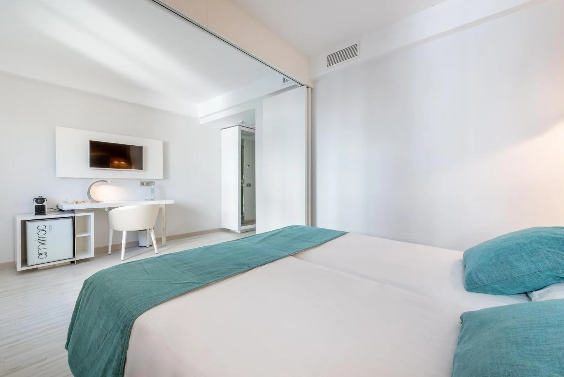 Bedroom, Bed in Kyrat Amarac - Adults Only