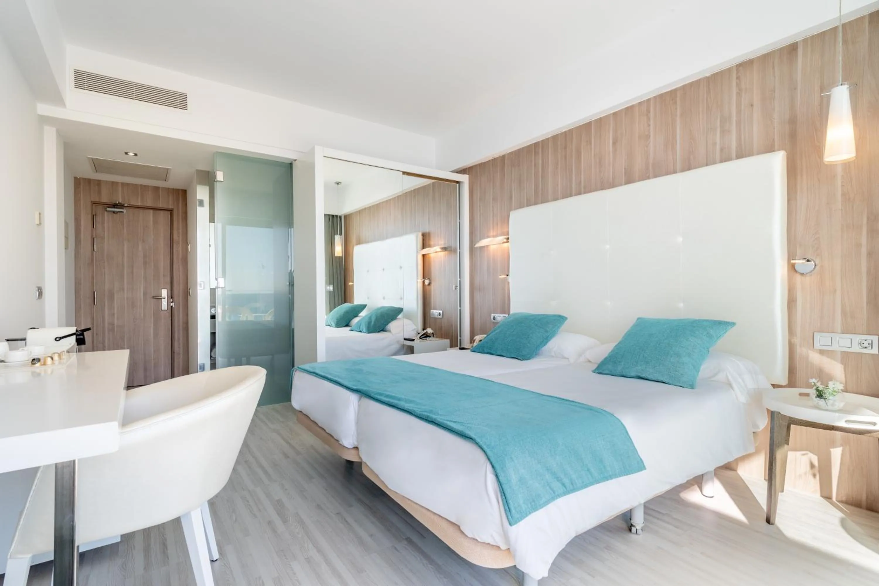 Bedroom, Bed in Kyrat Amarac - Adults Only