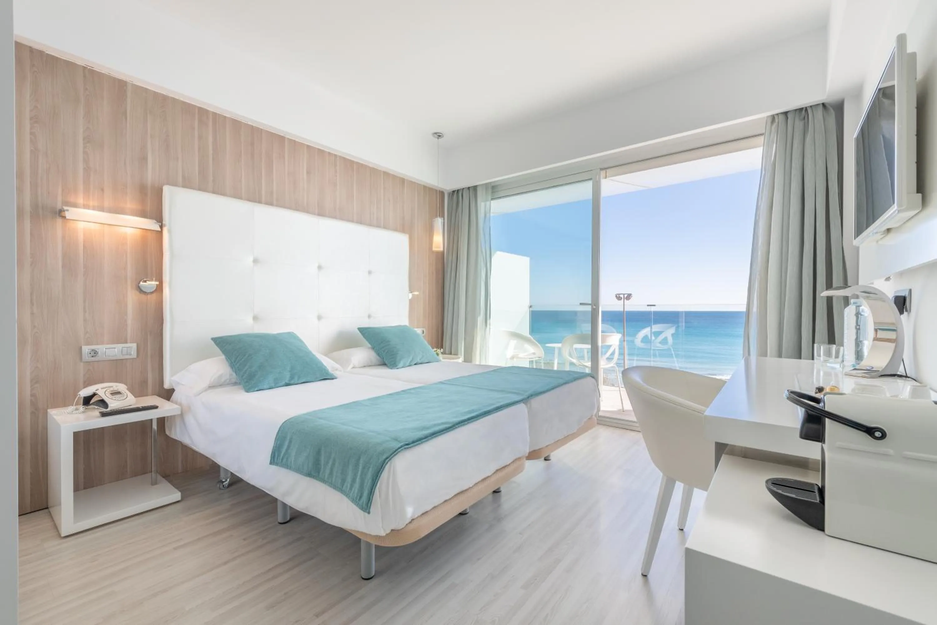 Bedroom, Bed in Kyrat Amarac - Adults Only