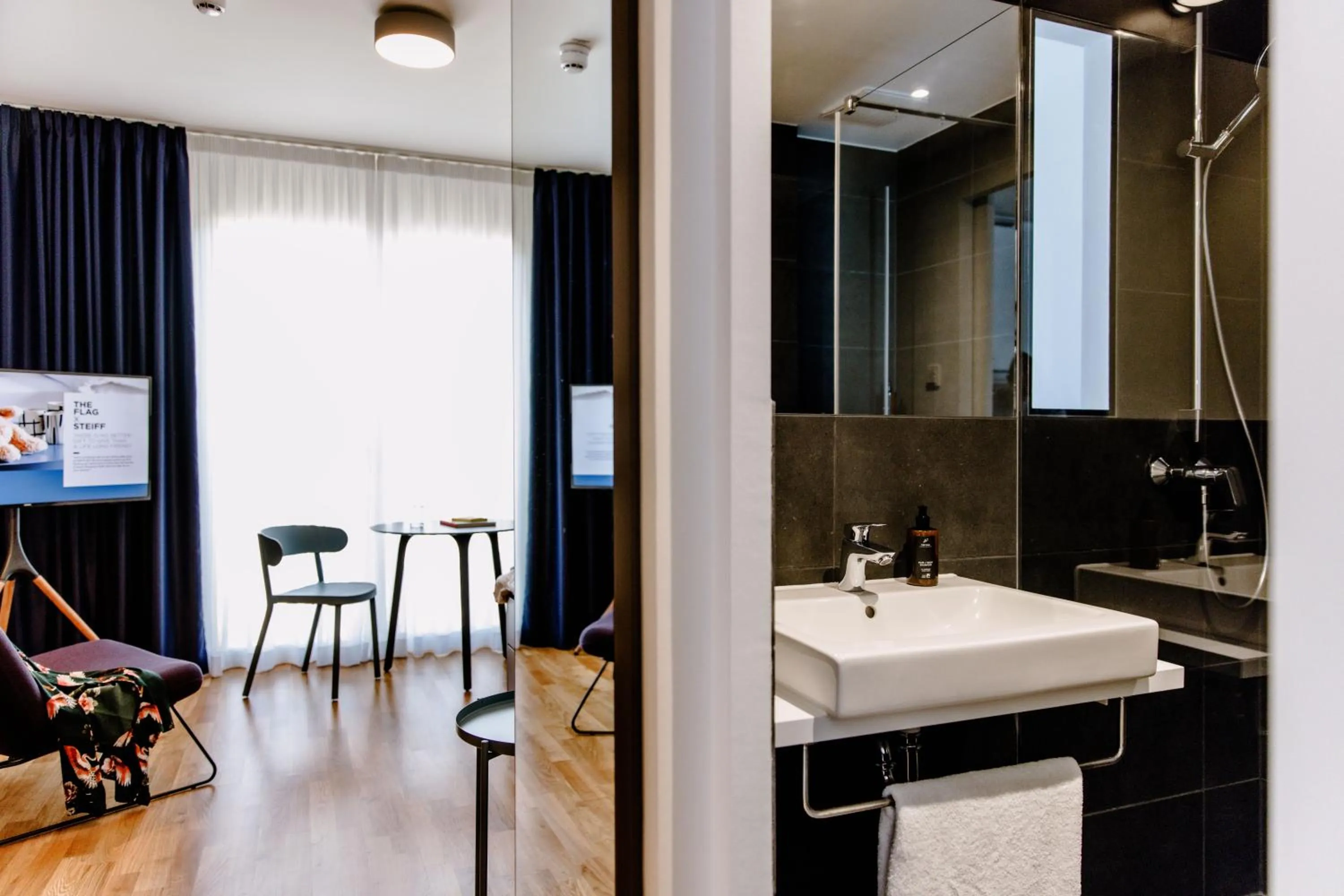 Photo of the whole room in THE FLAG Meiller Gärten