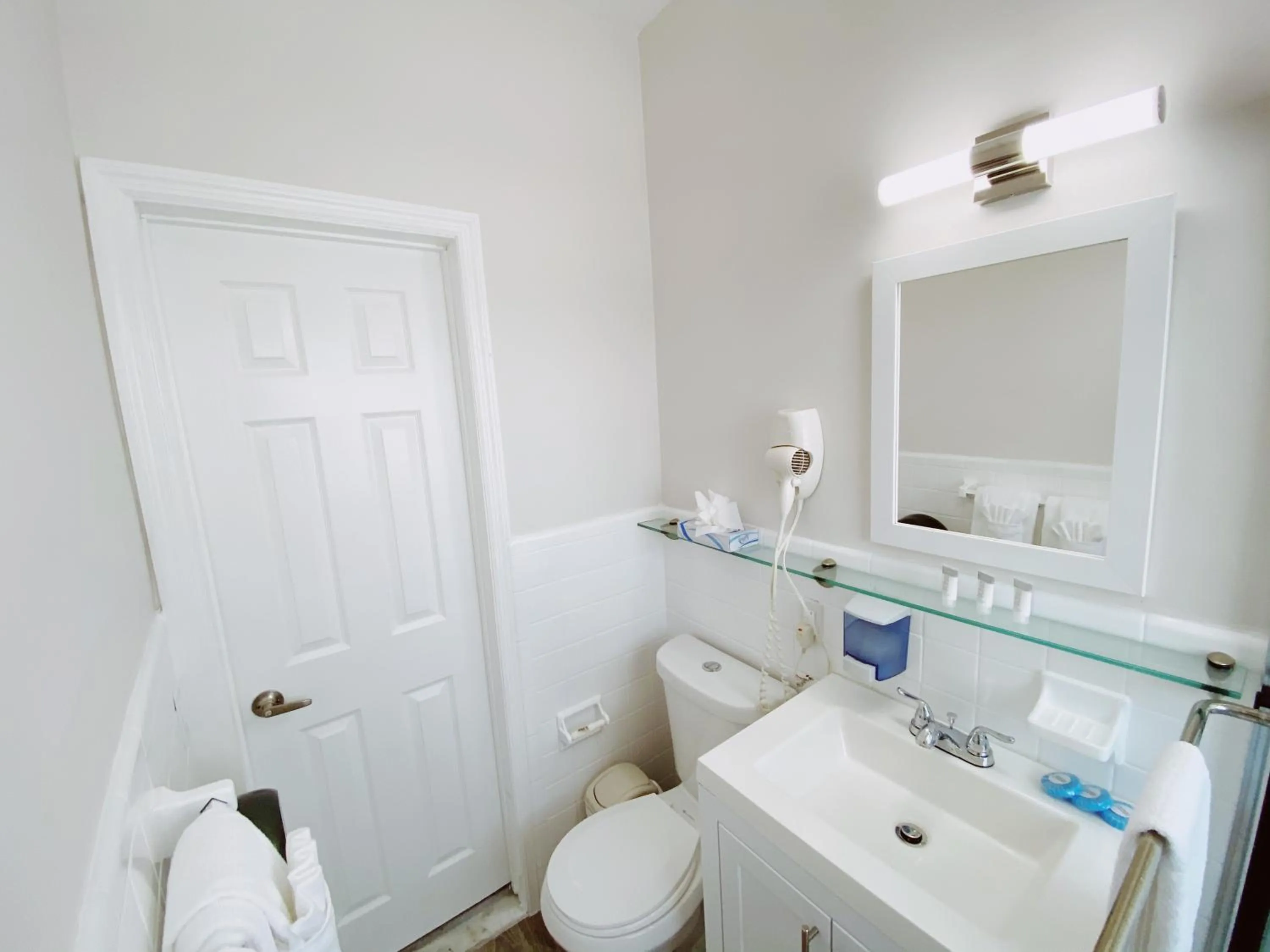 Bathroom in Miami International by Lowkl