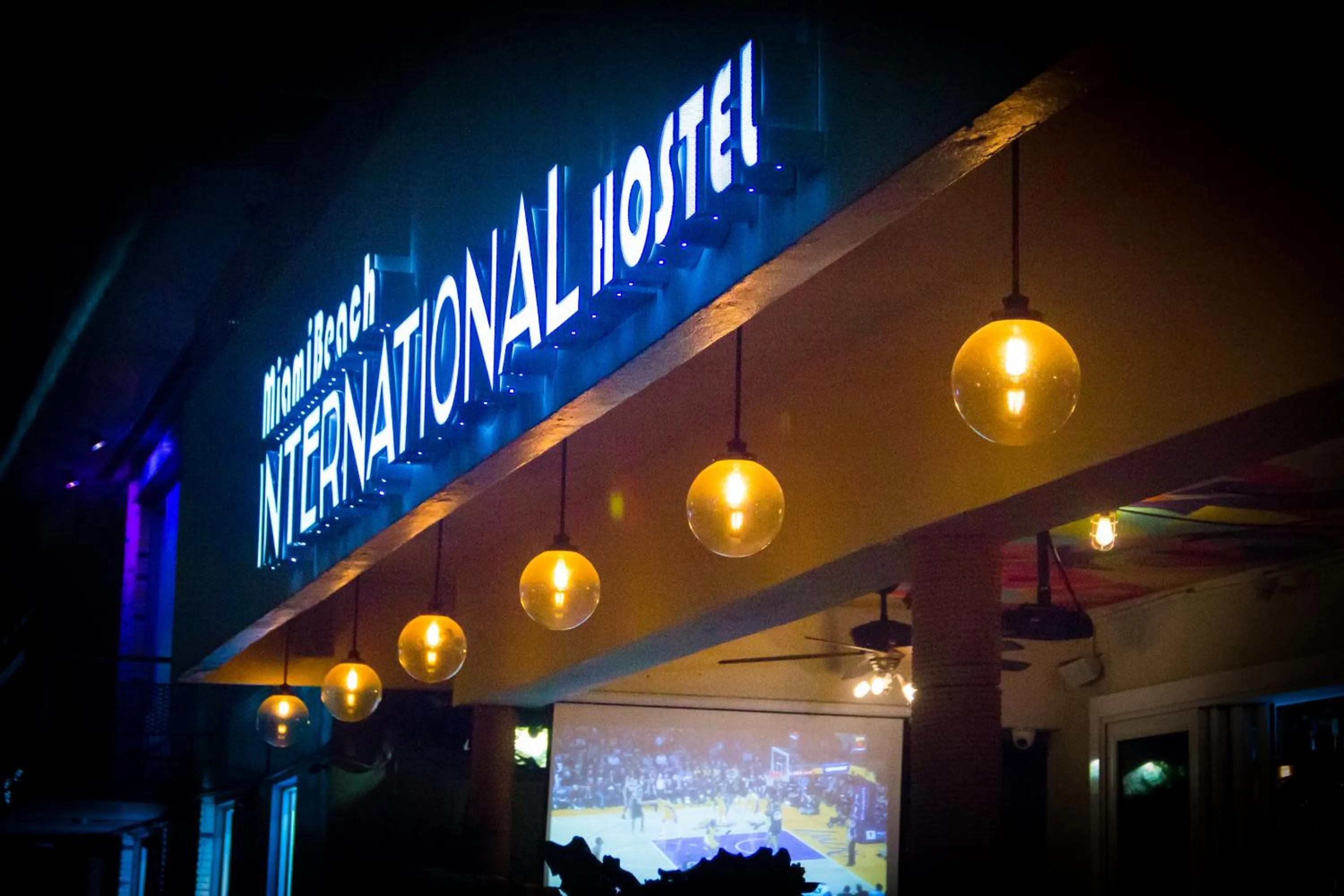 Property building in Miami International by Lowkl