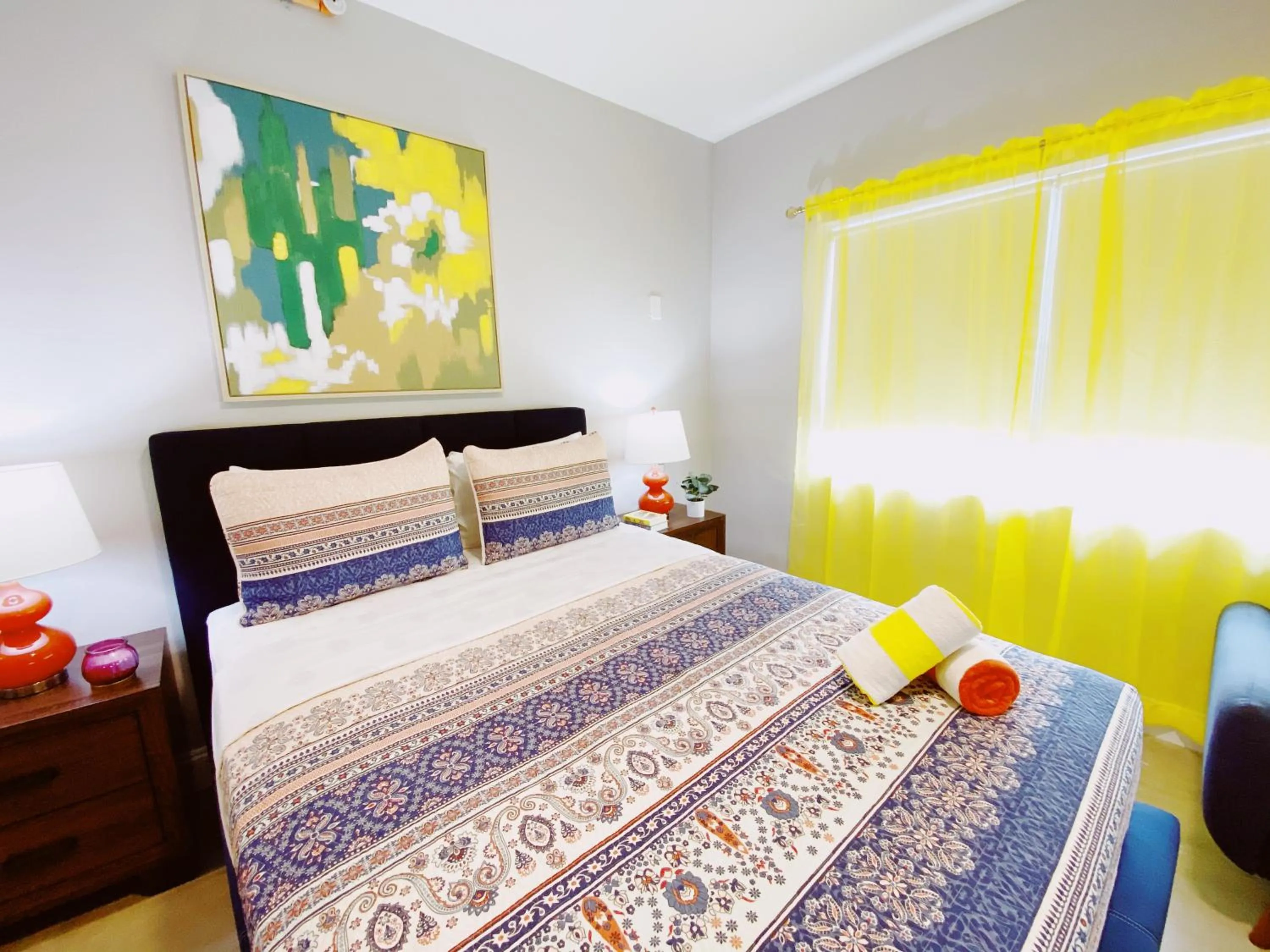 Bed in Miami International by Lowkl