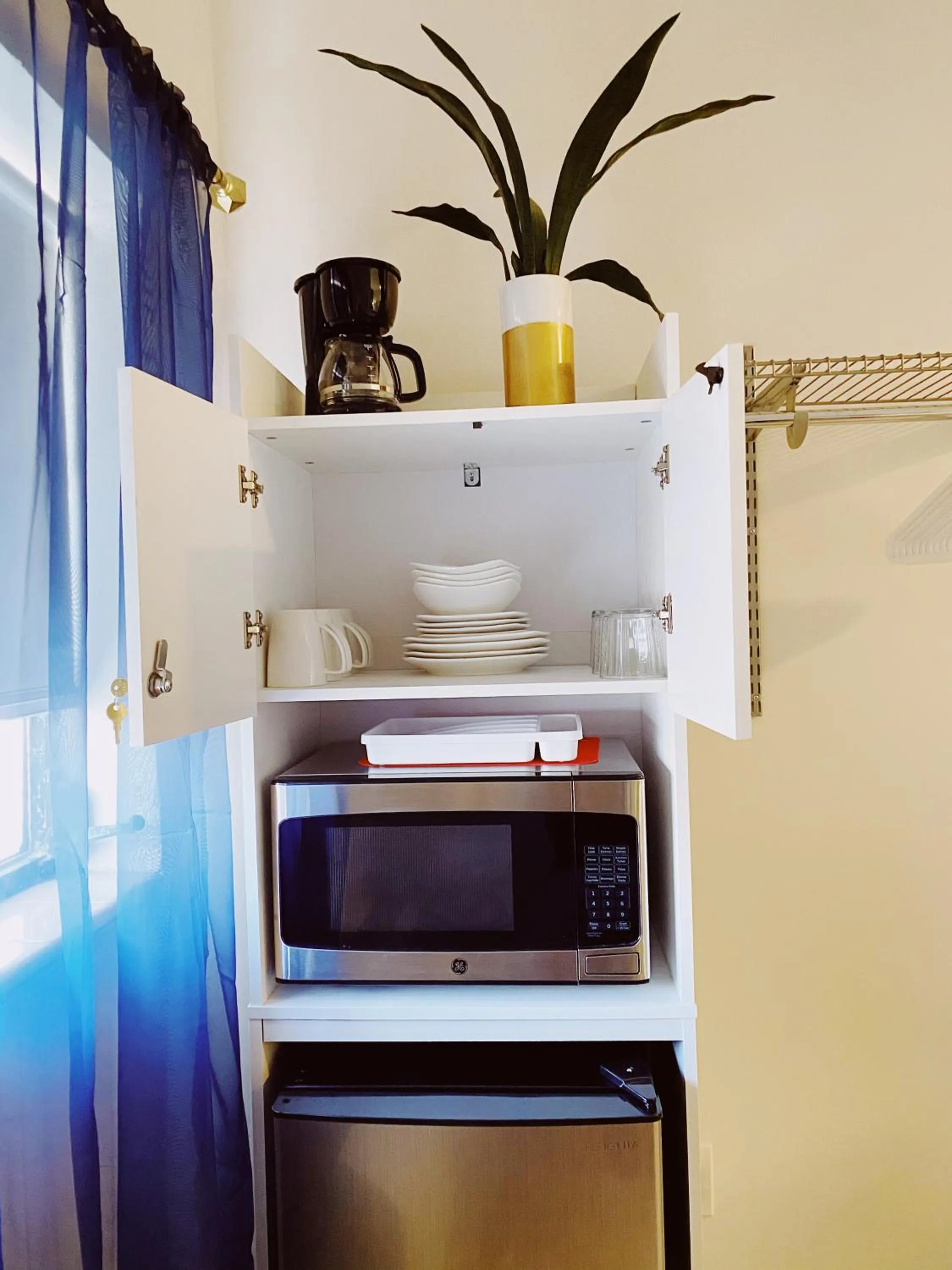 Kitchen or kitchenette in Miami International by Lowkl