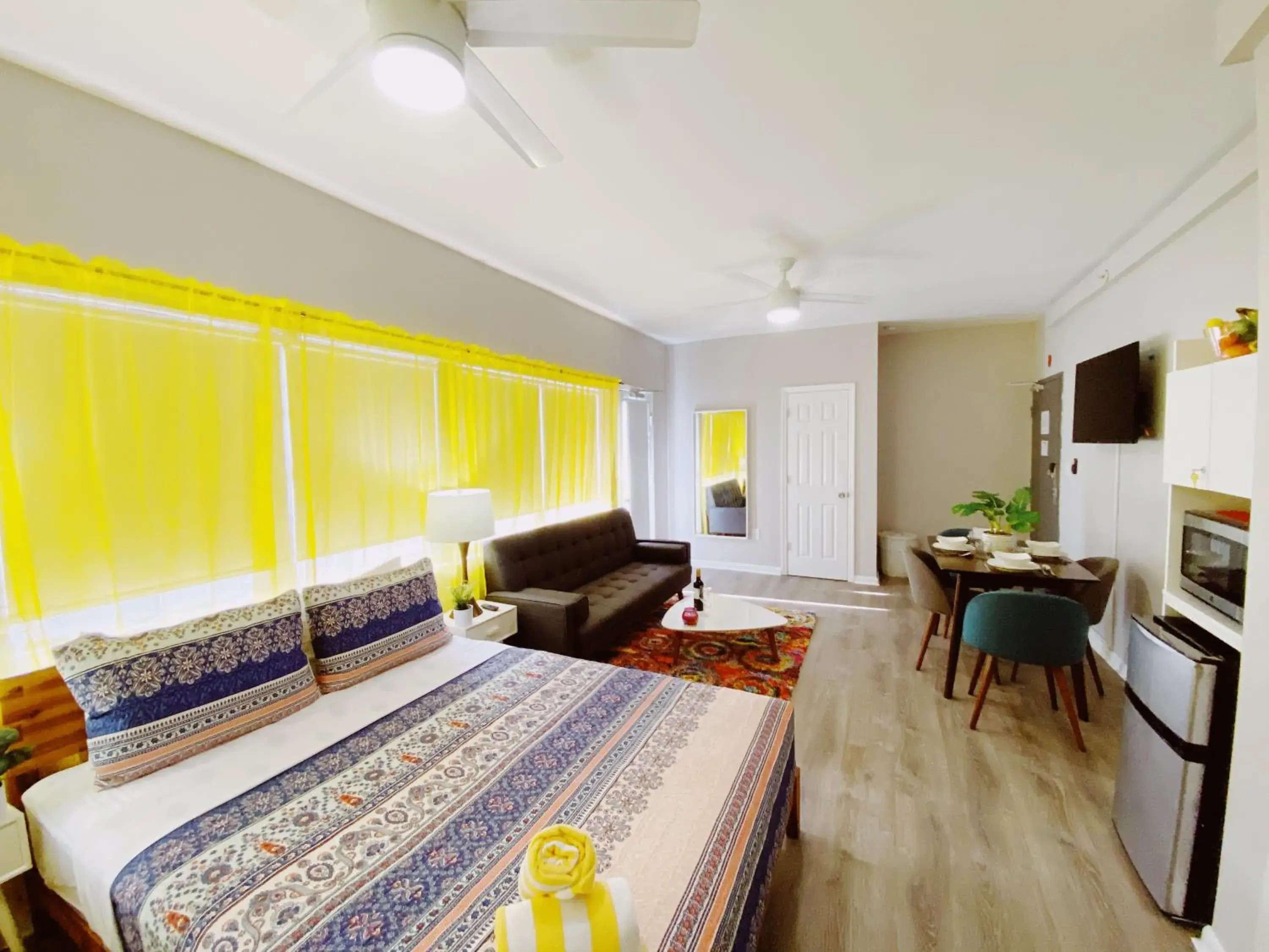 Premium Two Queen Studio with Balcony and Sofa Bed in Miami International by Lowkl Premium Two Queen Studio with Balcony and Sofa Bed in Miami International by Lowkl