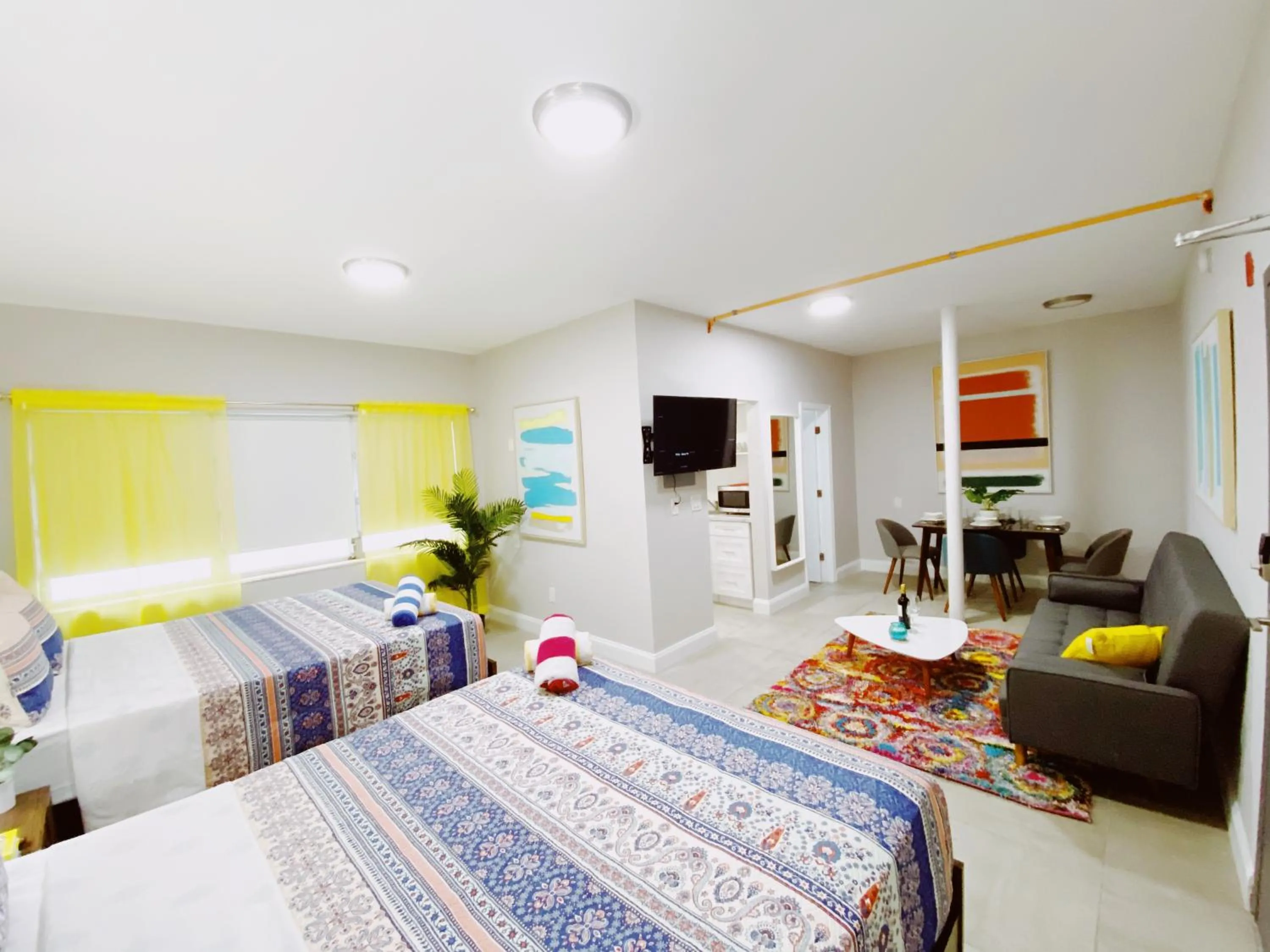 Bed in Miami International by Lowkl