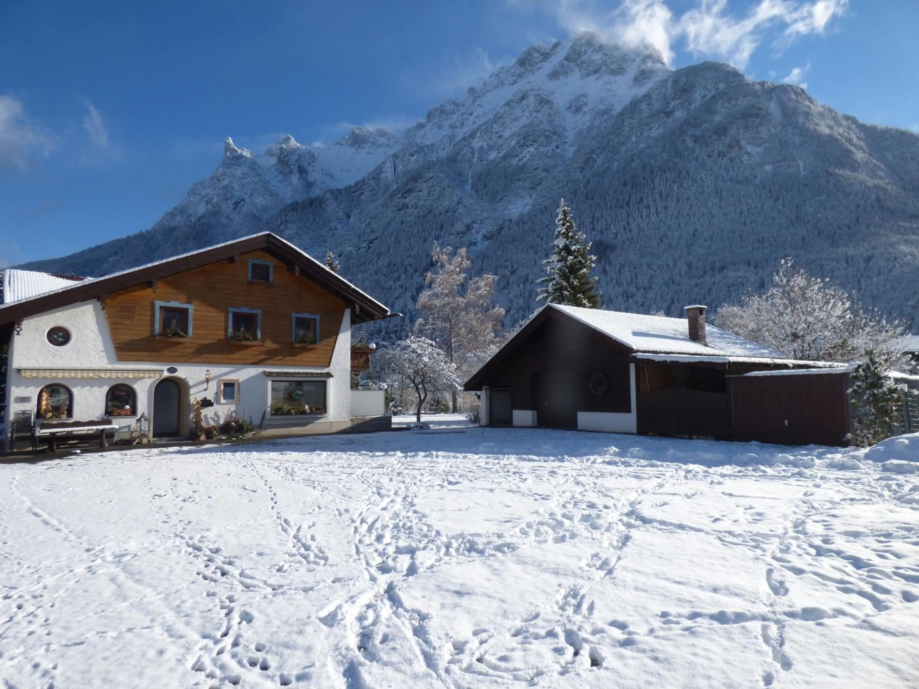 Facade/entrance in Gästehaus Edlhuber