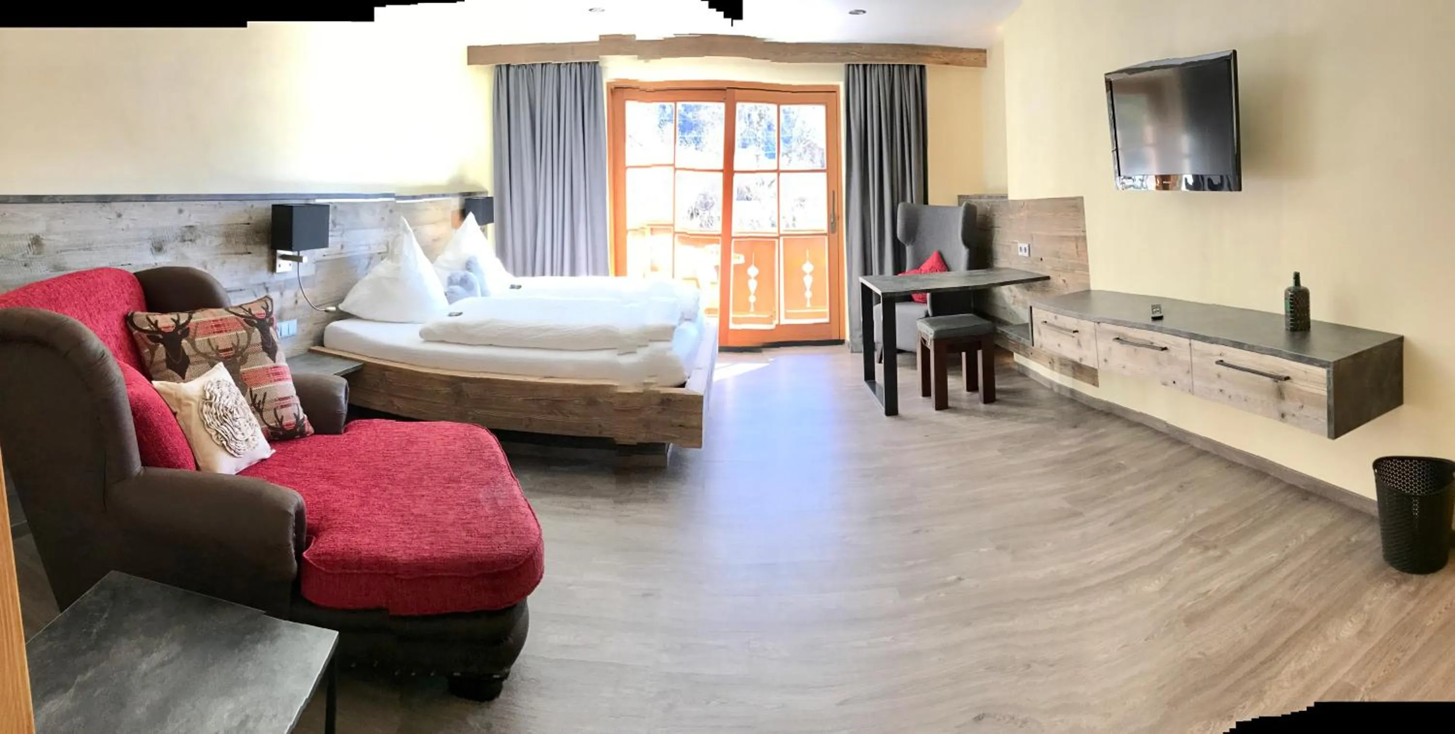 Photo of the whole room, Bed in Gästehaus Edlhuber