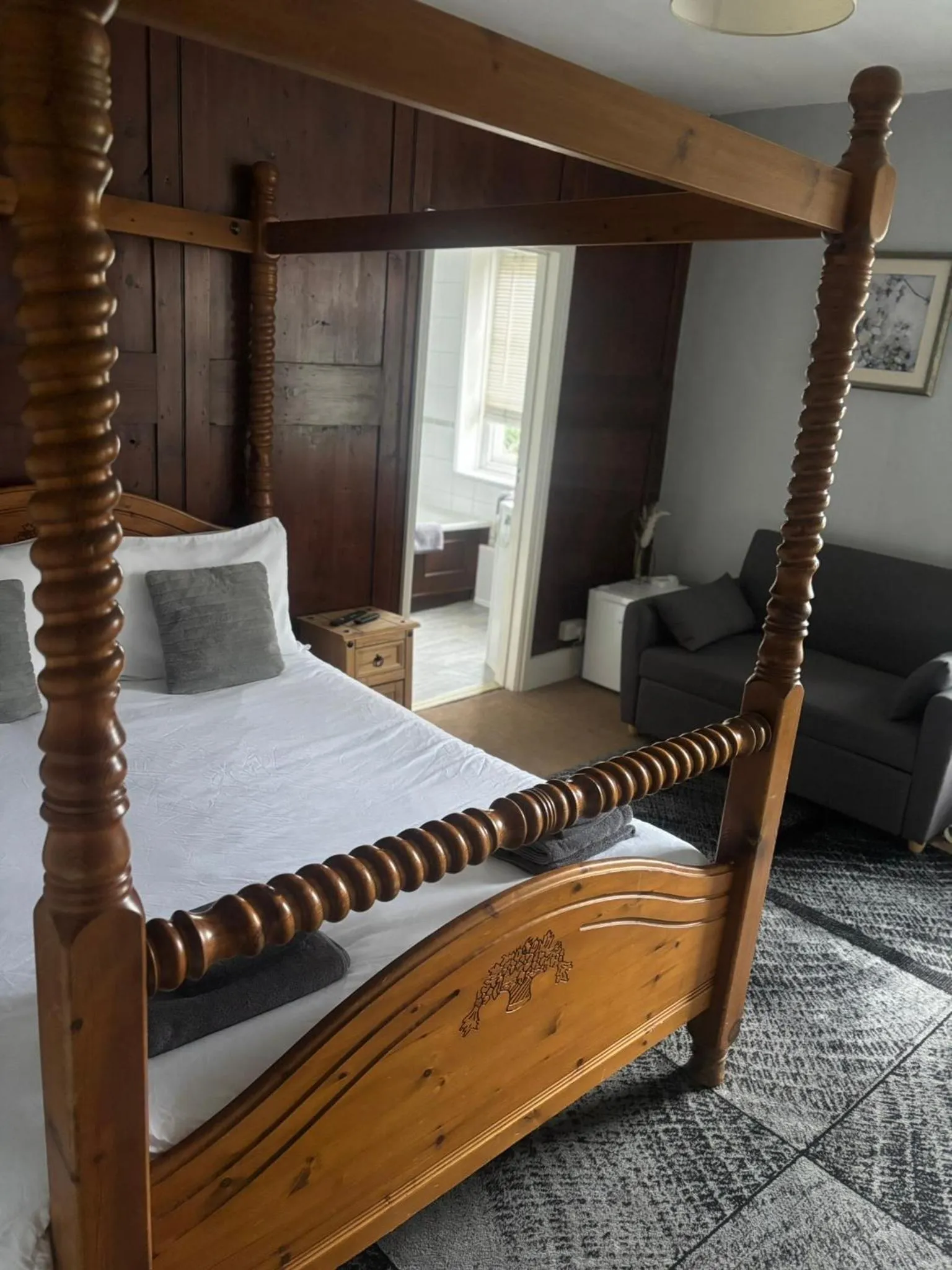 Bed in Three Tuns Ashwell