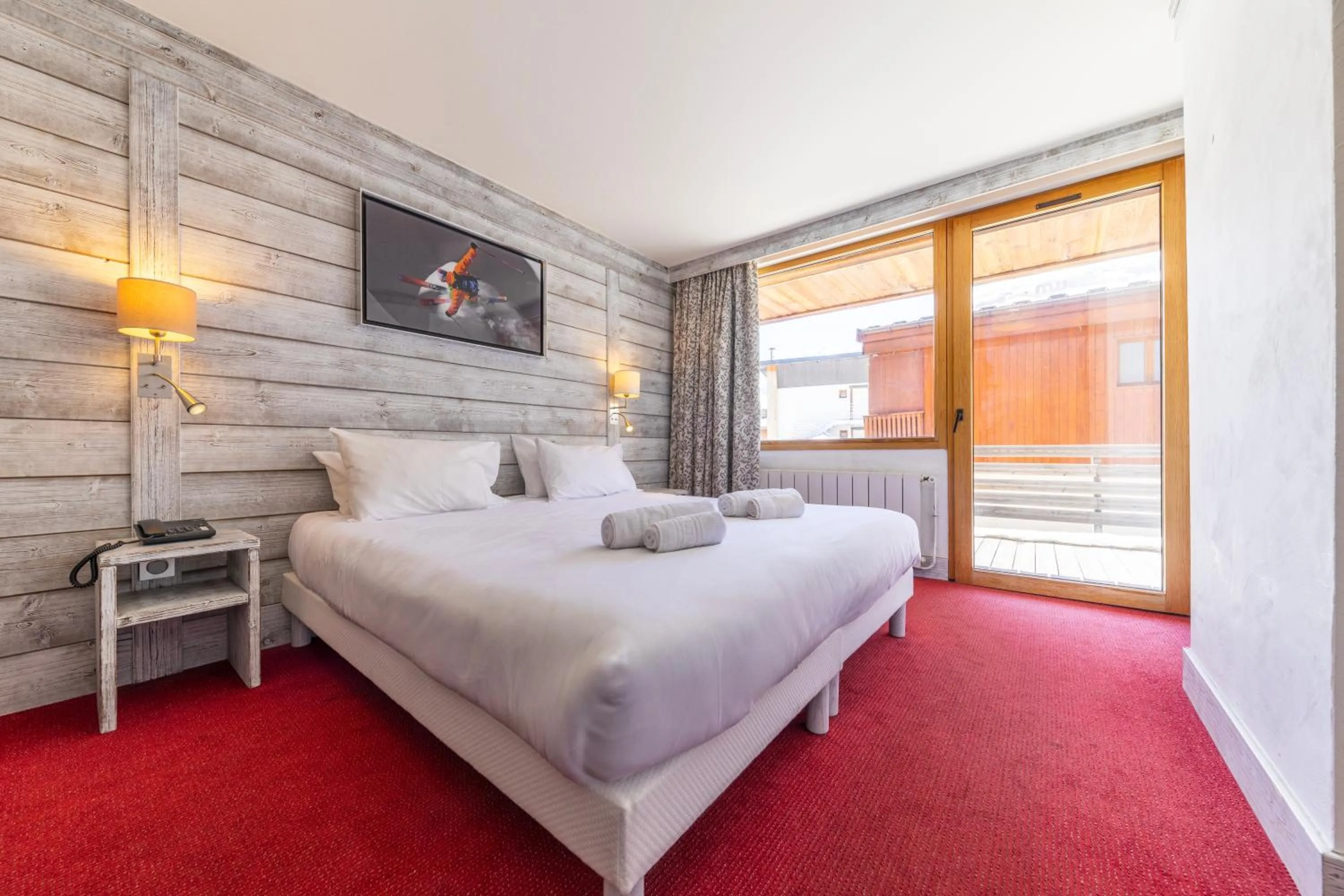 Bed in Hôtel L'Aiguille Percée