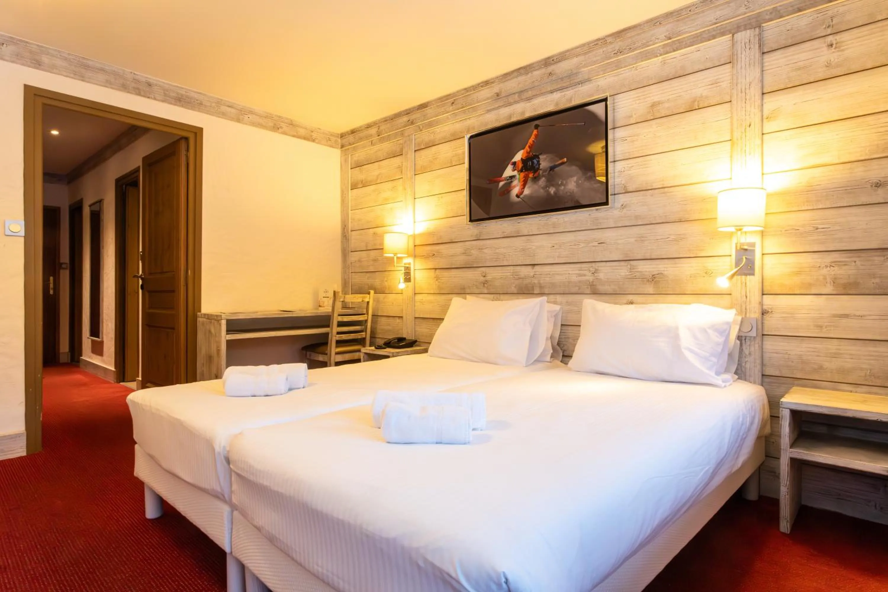 Bed in Hôtel L'Aiguille Percée