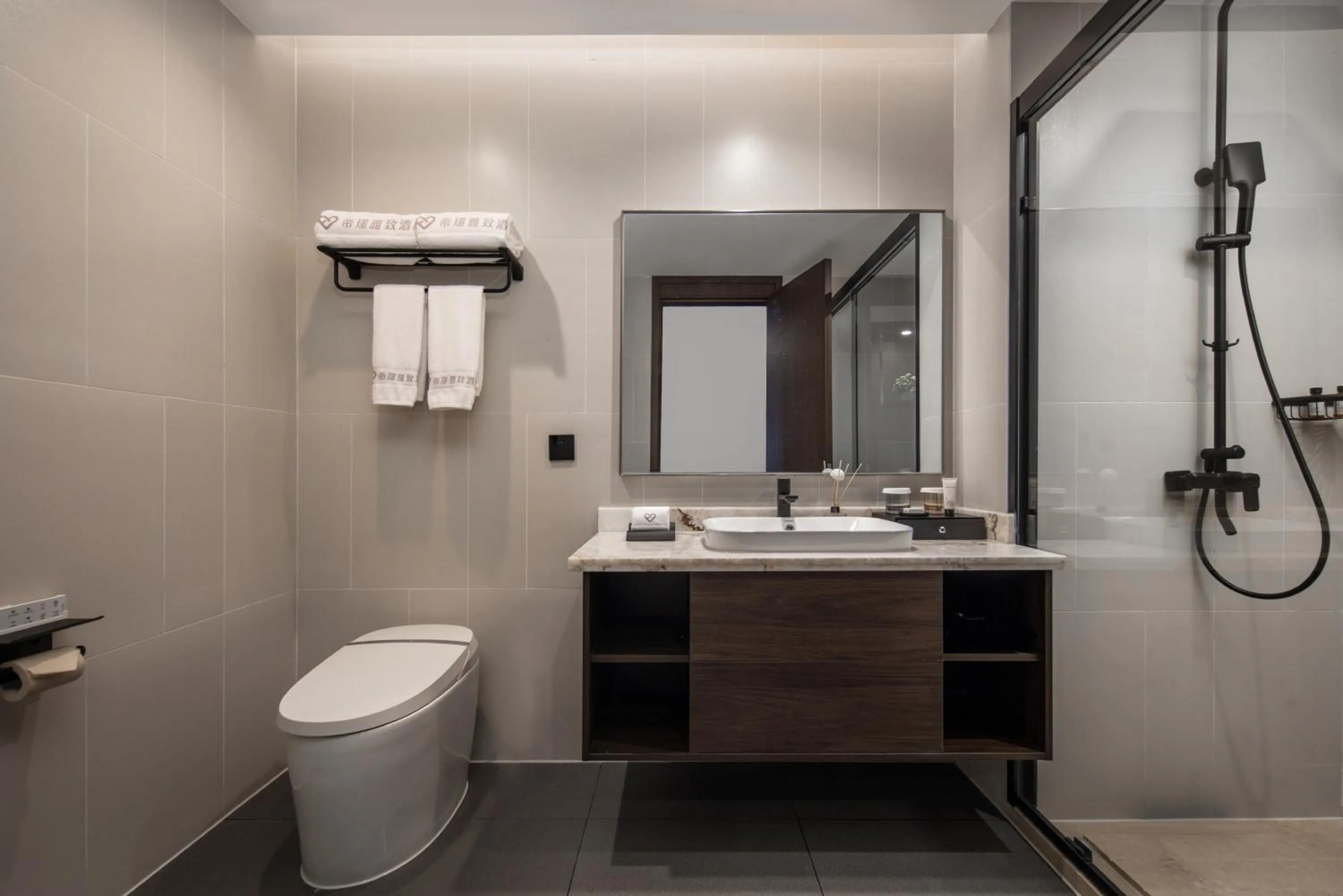 Shower in Dijing Hotel Shanghai