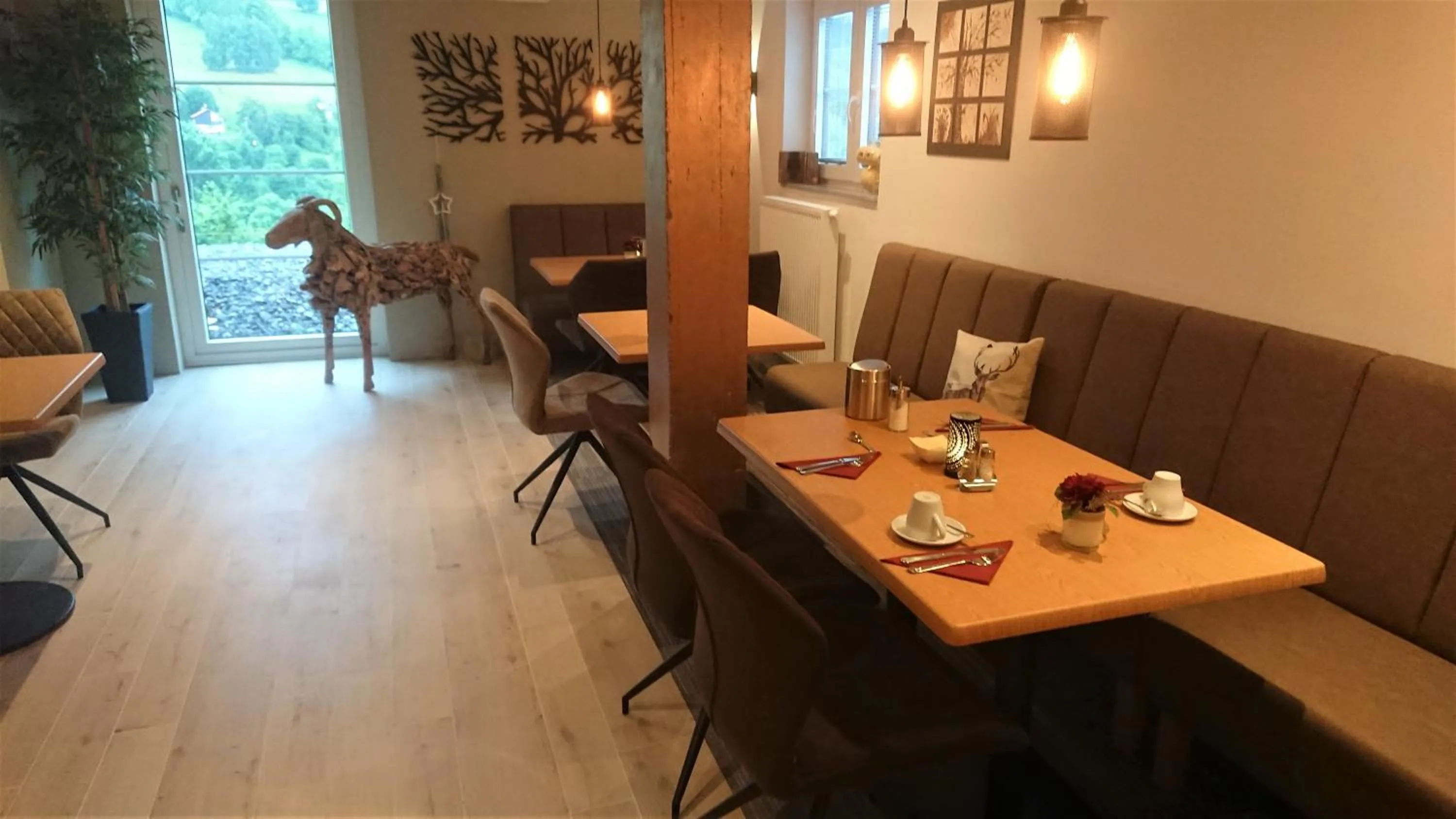 Restaurant/places to eat in Rock-inn