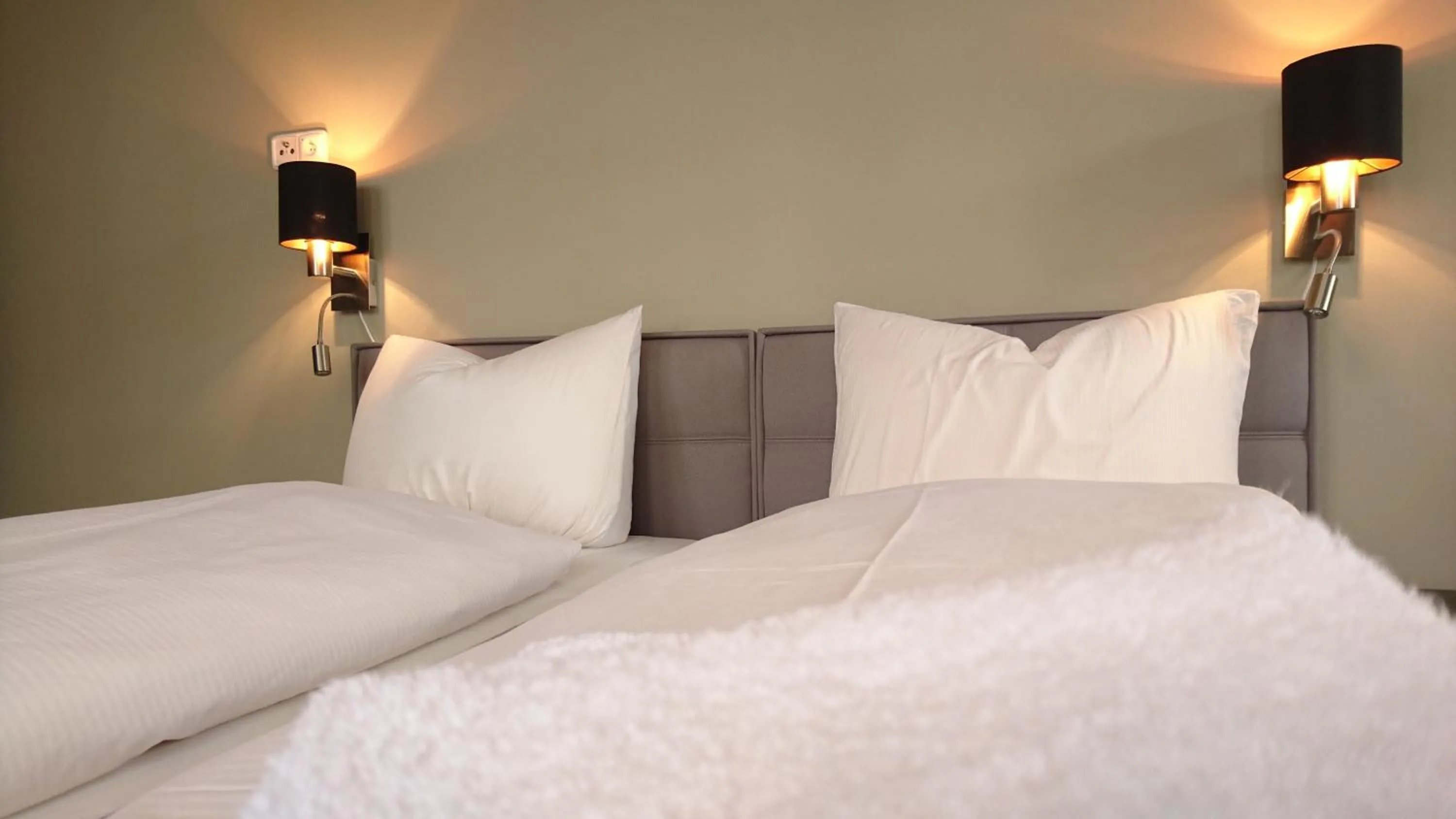 Property building, Bed in Rock-inn