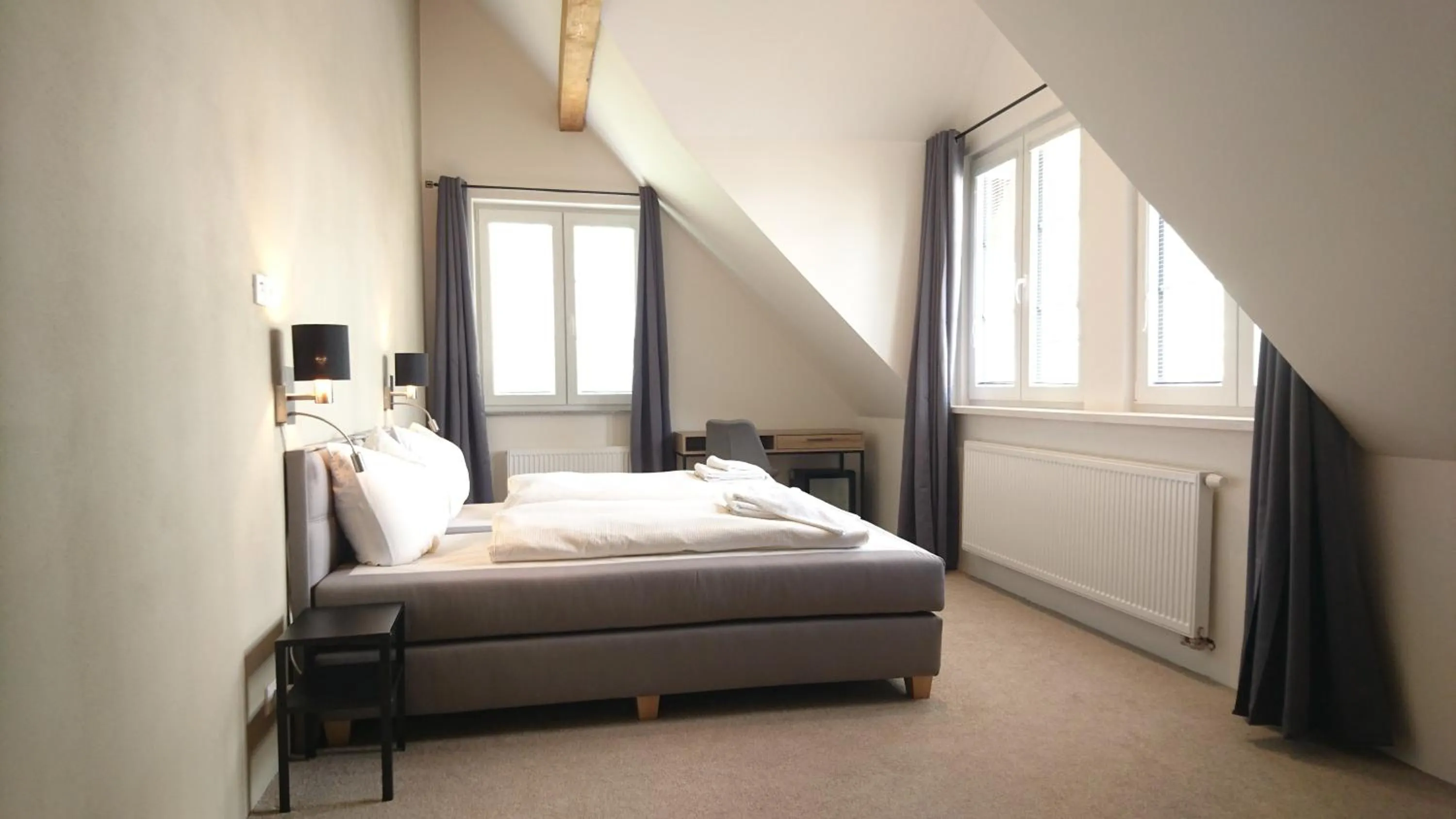 Property building, Bed in Rock-inn