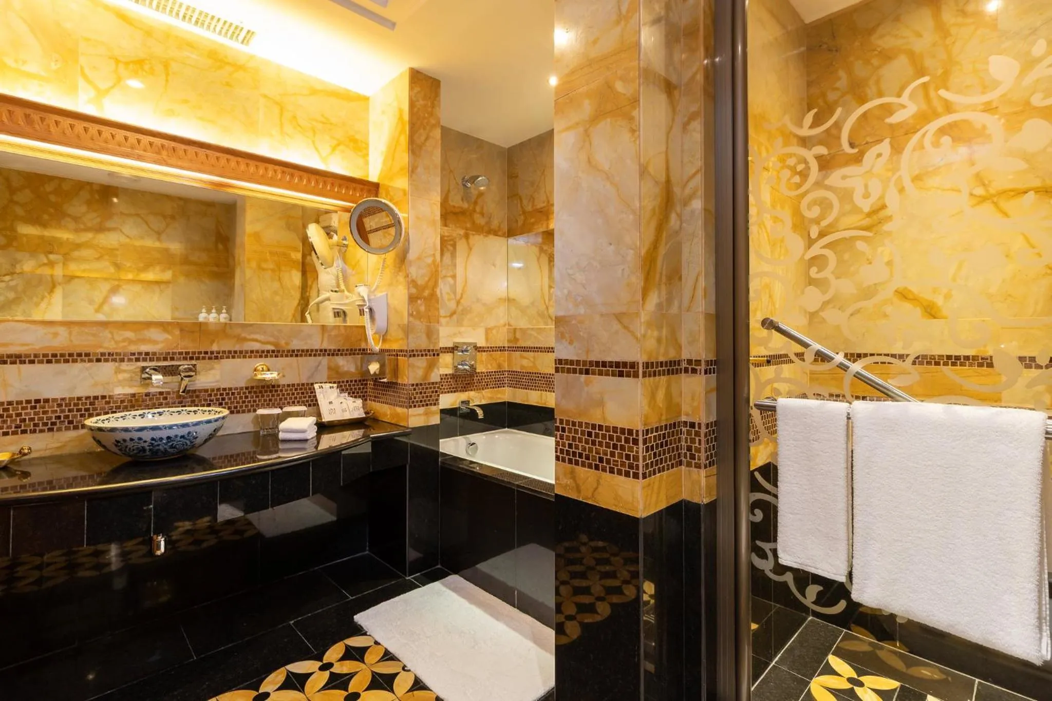 Photo of the whole room in Holiday Inn Kuwait by IHG