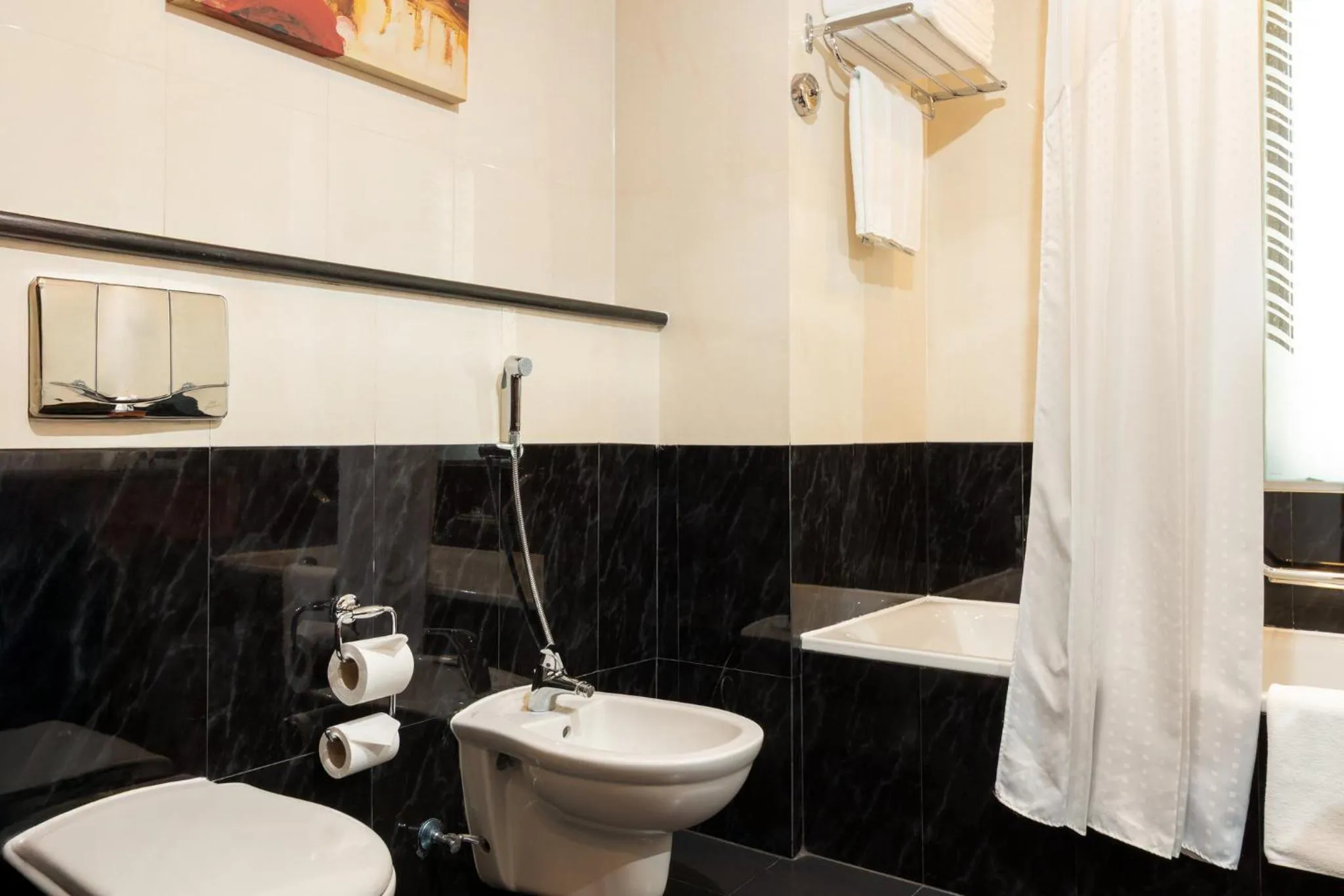 Photo of the whole room in Holiday Inn Kuwait by IHG