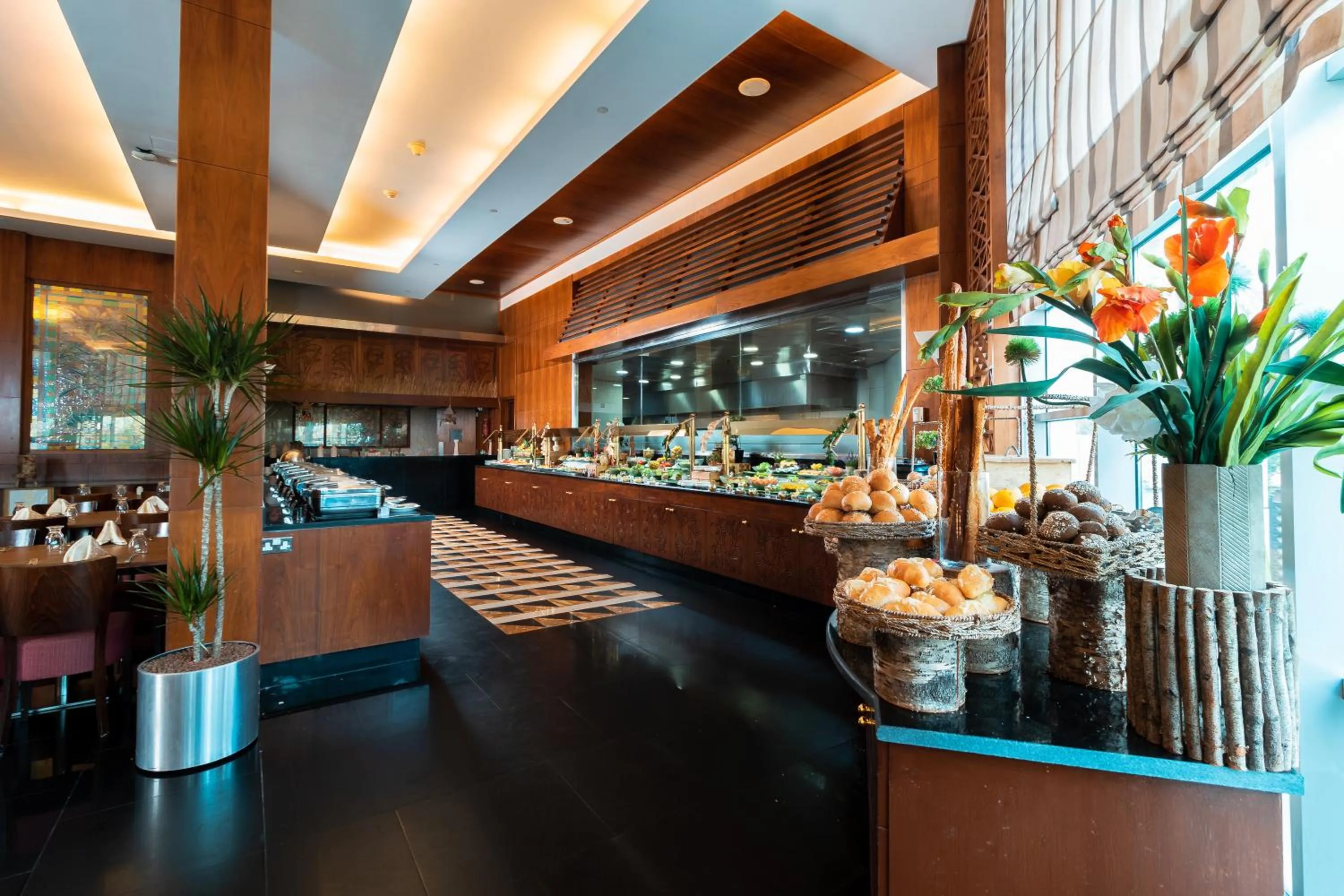 Restaurant/places to eat in Holiday Inn Kuwait by IHG