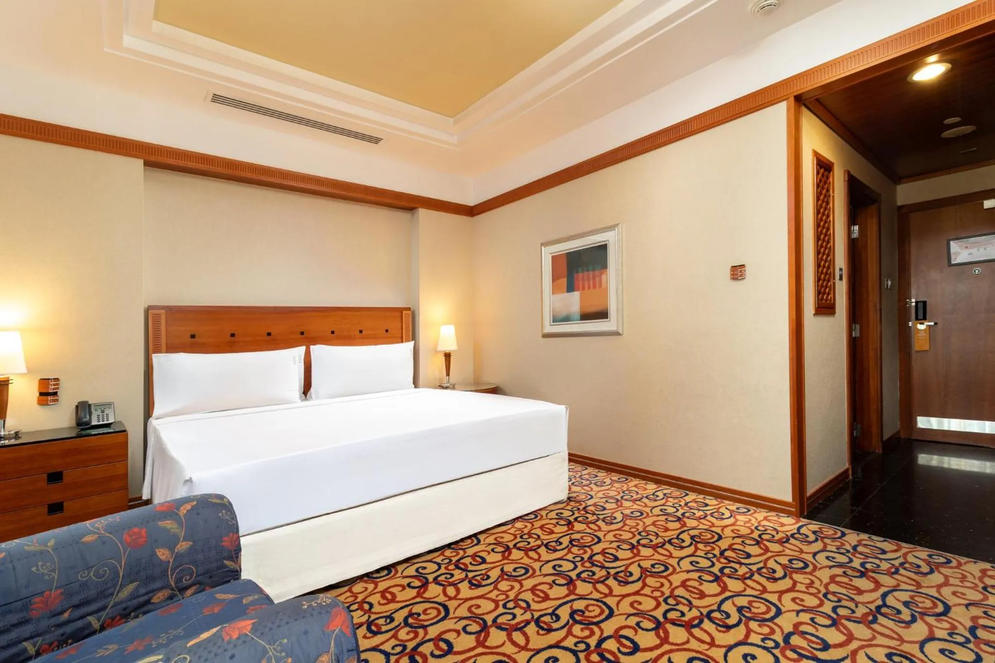 Photo of the whole room, Bed in Holiday Inn Kuwait by IHG