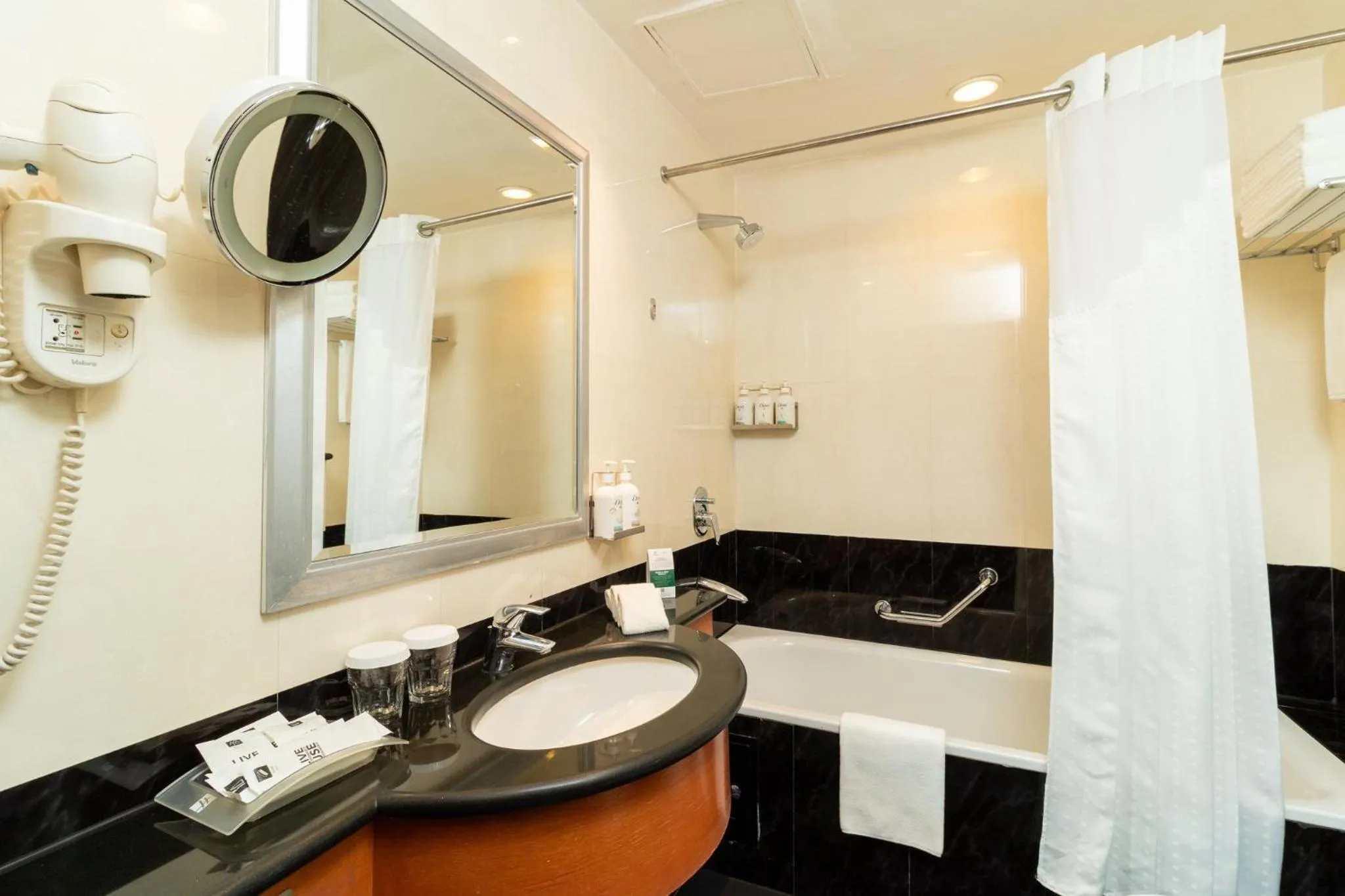 Photo of the whole room in Holiday Inn Kuwait by IHG