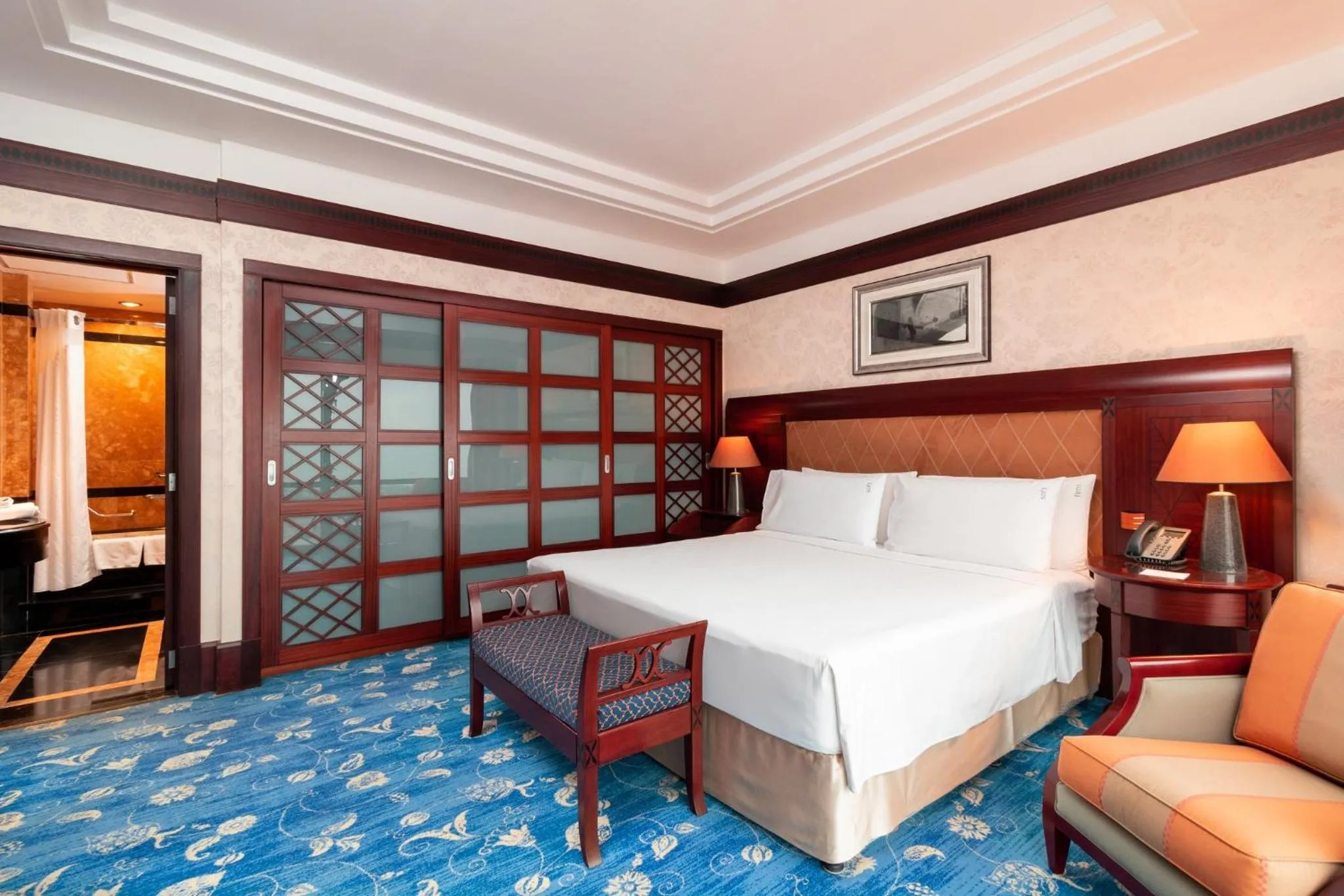 Photo of the whole room, Bed in Holiday Inn Kuwait by IHG