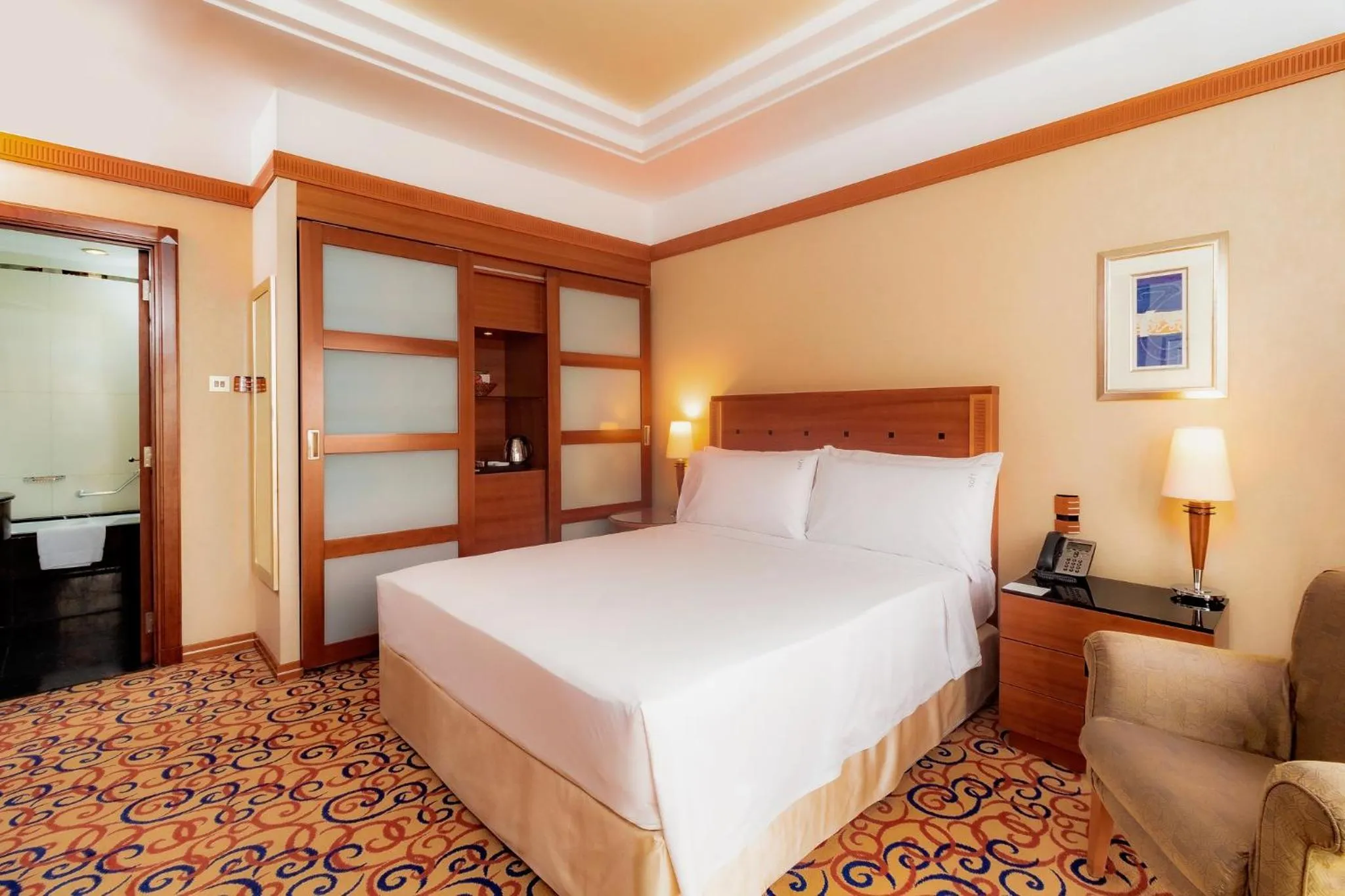 Photo of the whole room, Bed in Holiday Inn Kuwait by IHG