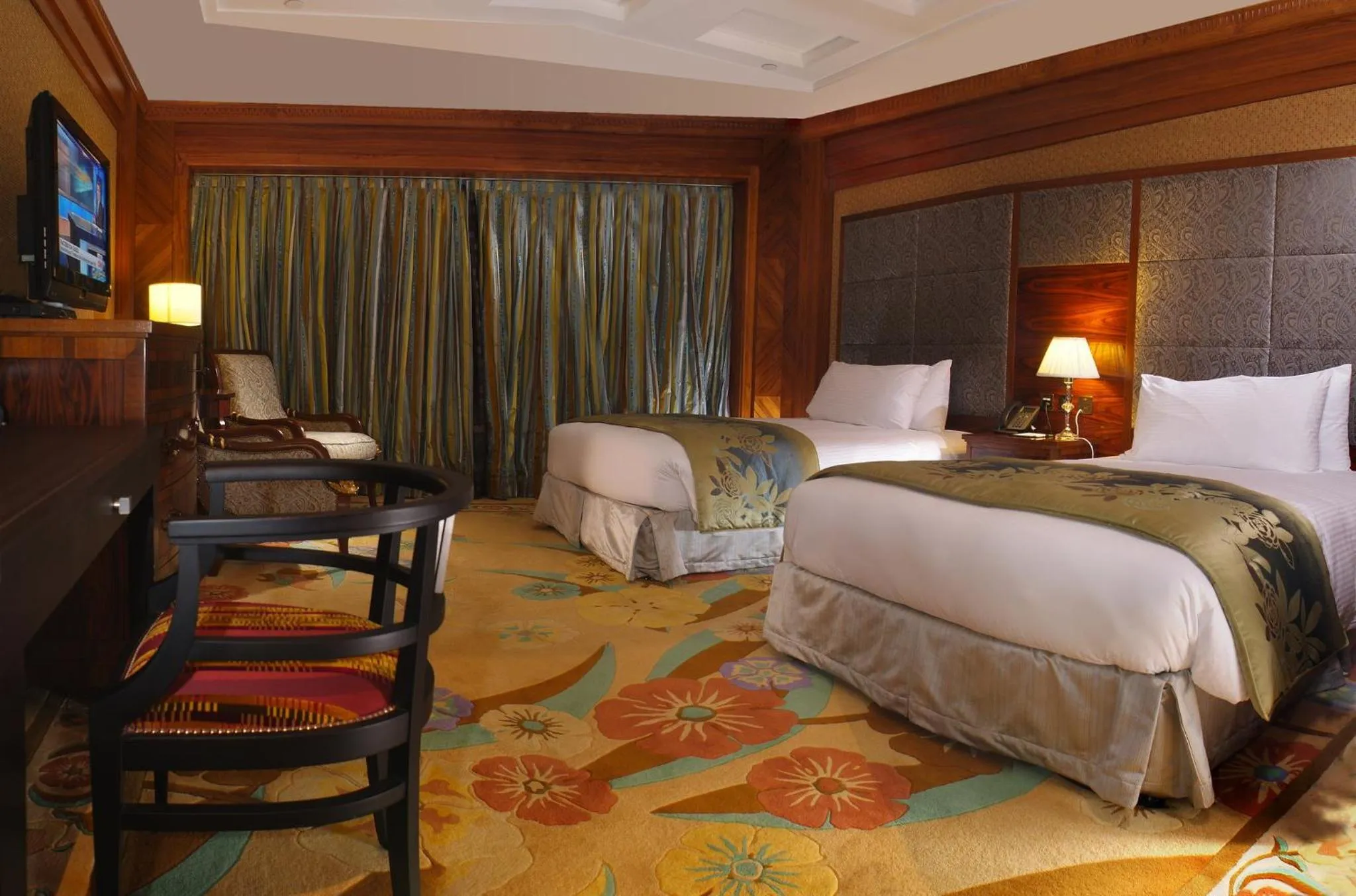 Photo of the whole room, Bed in Holiday Inn Kuwait by IHG