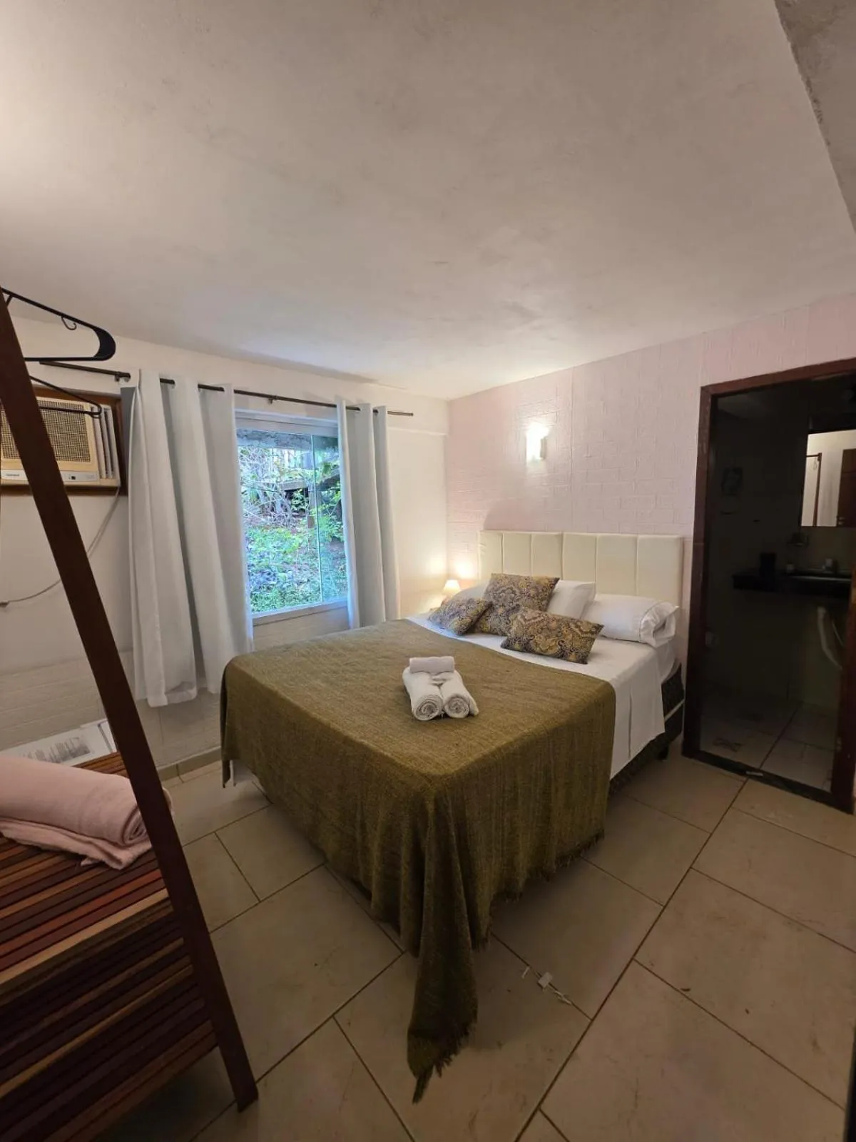 Decorative detail, Bed in Namorada Brava Guest House