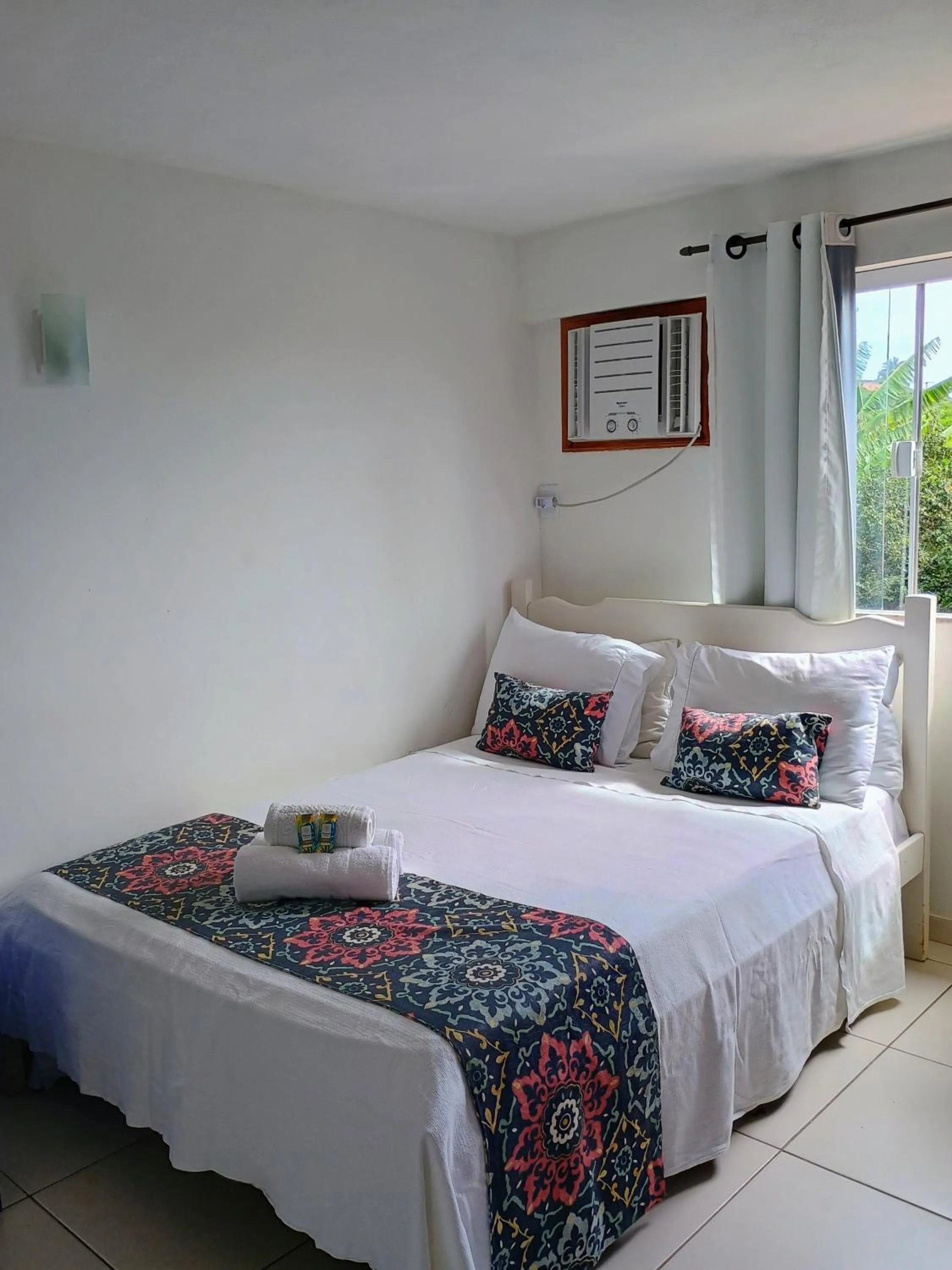 Bedroom, Bed in Namorada Brava Guest House