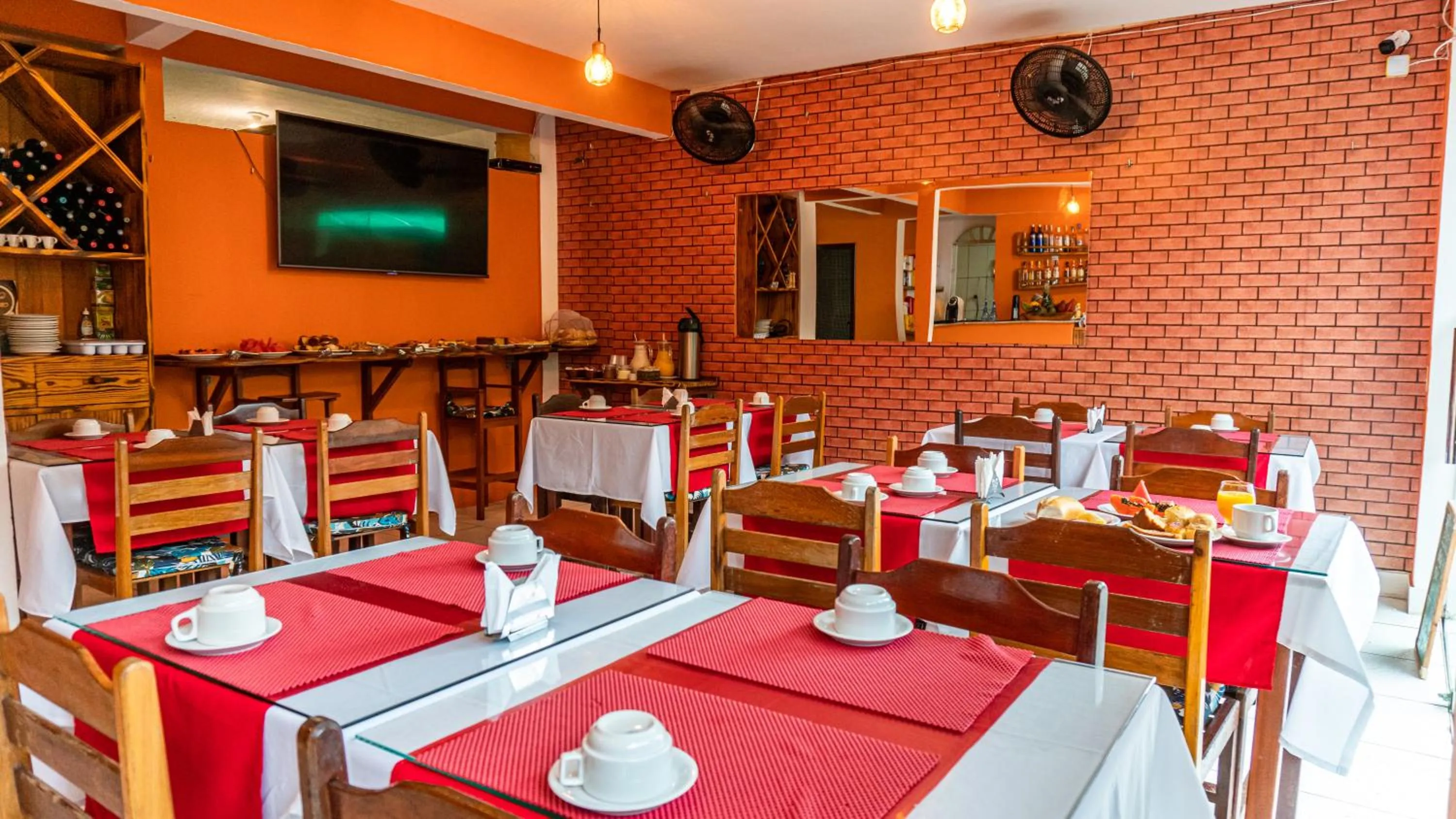 Restaurant/places to eat in Pousada e Restaurante Tia Lita