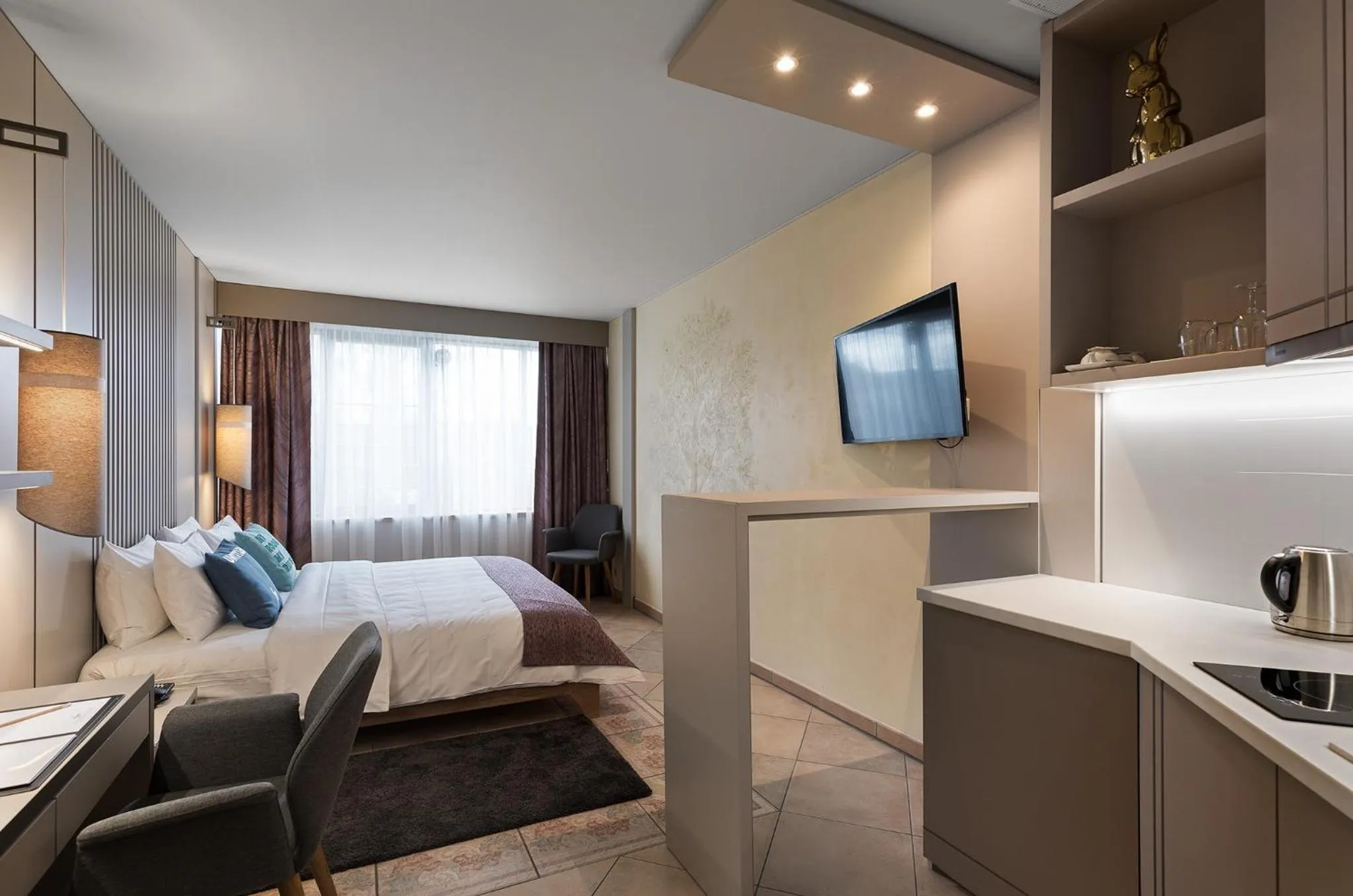 Photo of the whole room, Bed in SeePark Hotel Murten