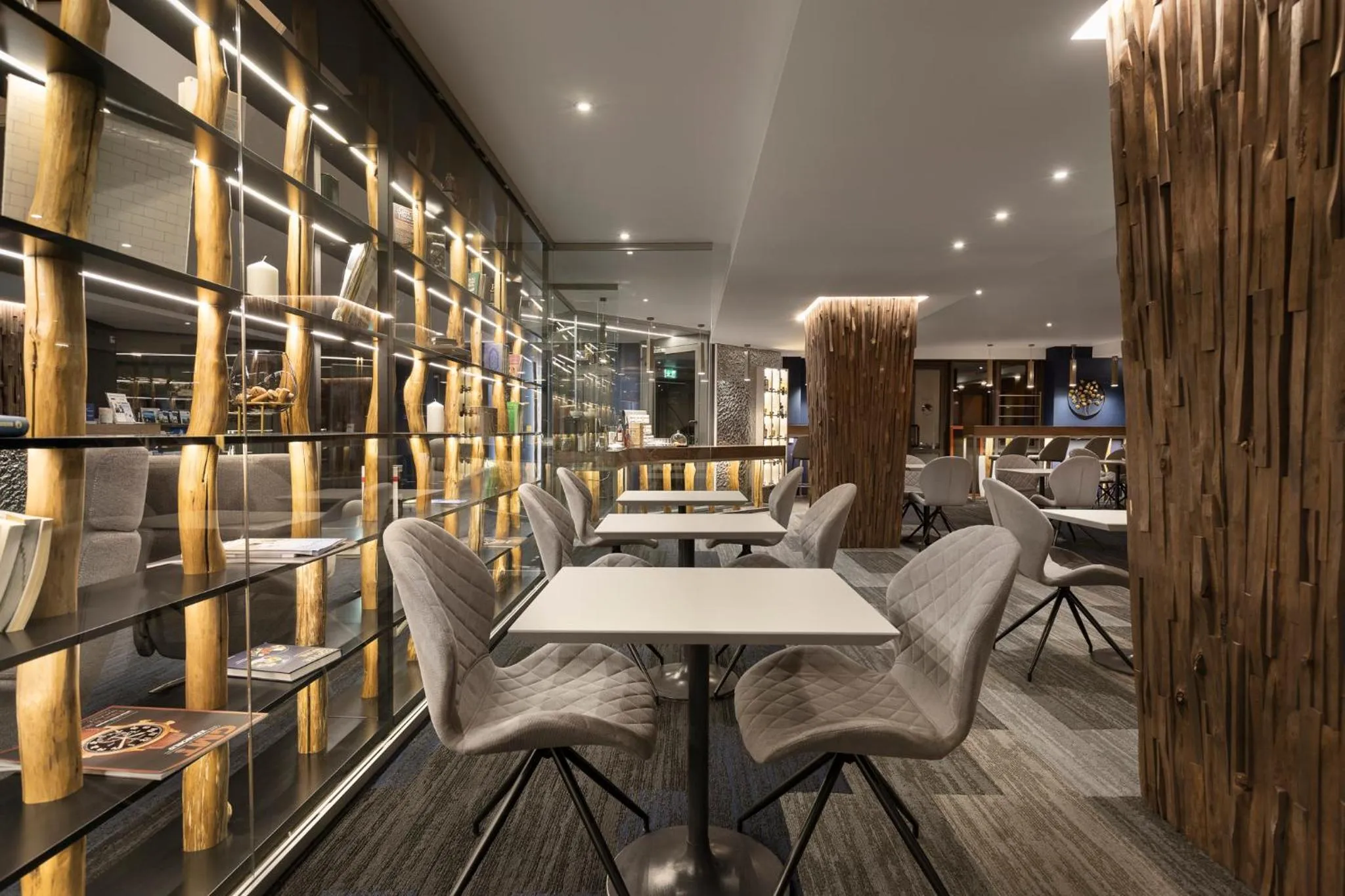 Lounge or bar in SeePark Hotel Murten