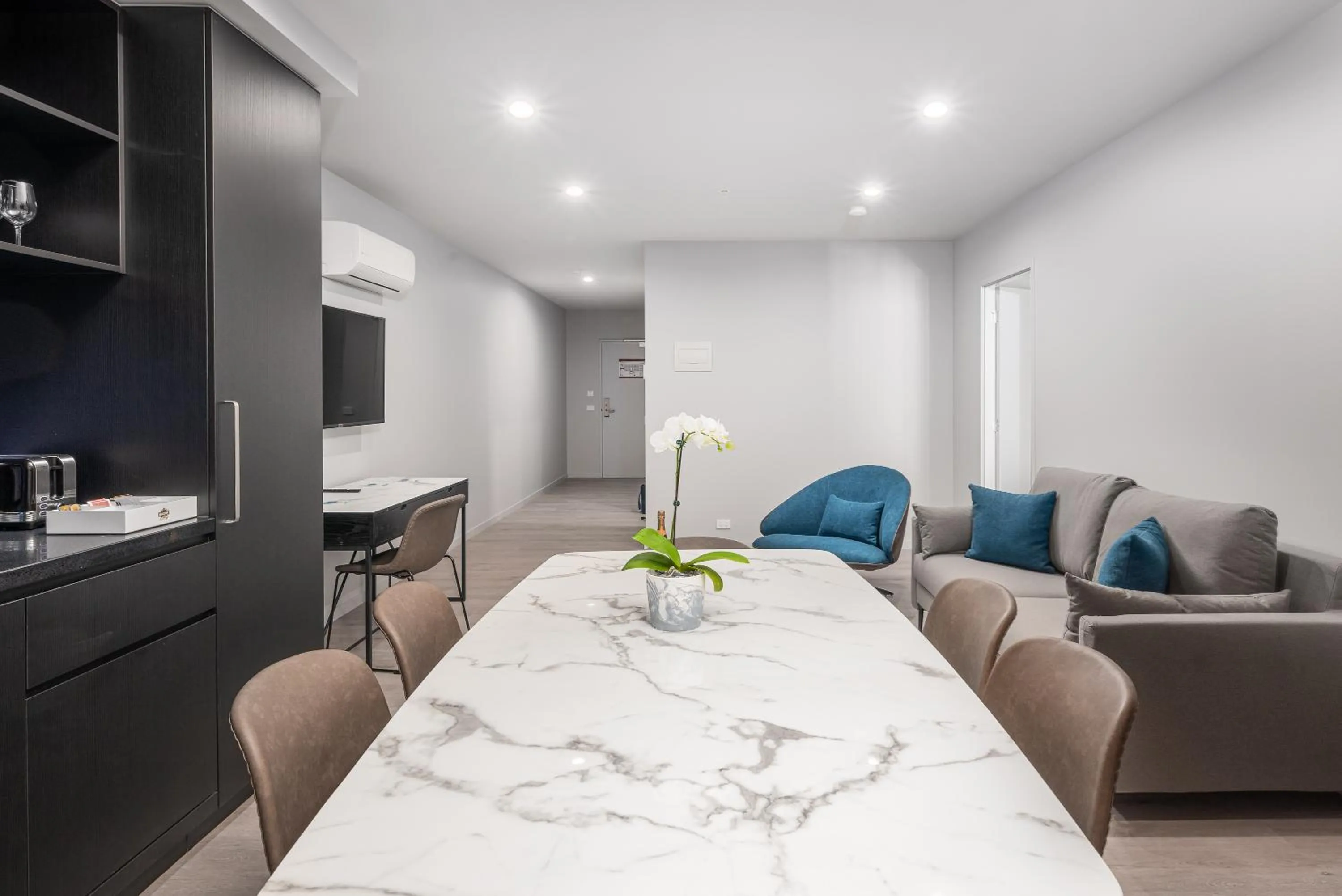 Dining area in Oros Hotel and Apartments