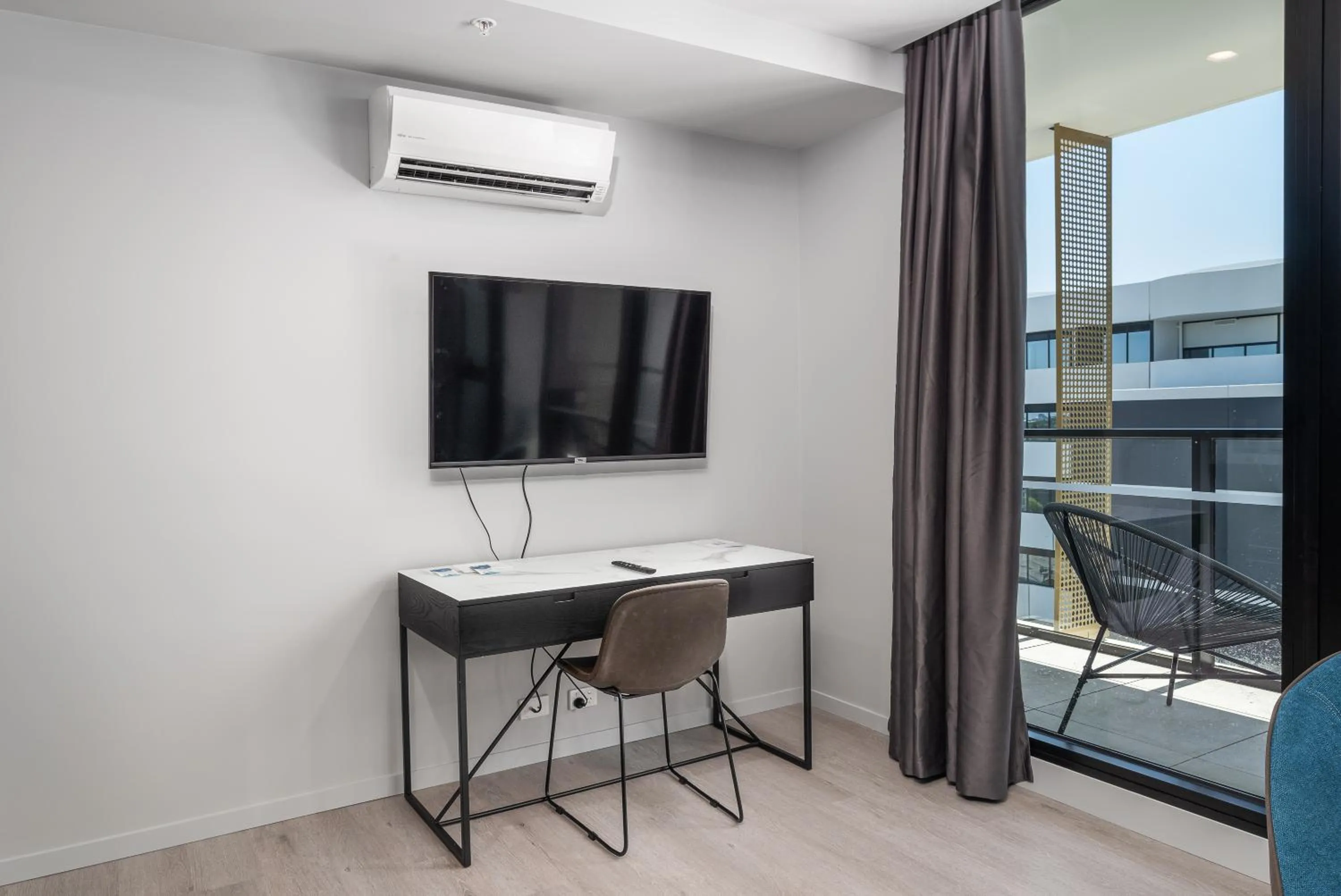 TV and multimedia in Oros Hotel and Apartments