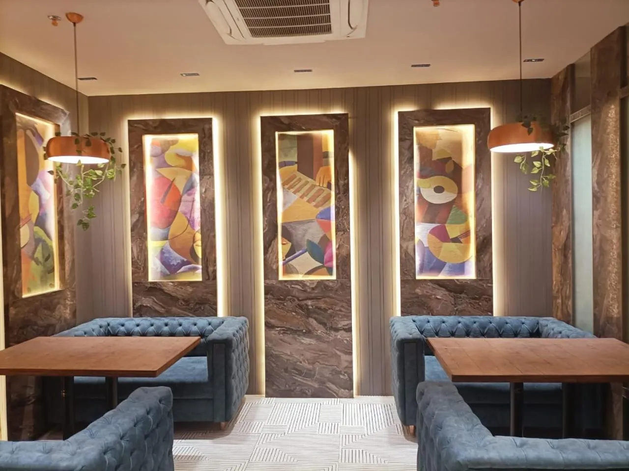 Restaurant/places to eat in VIPs Hotel Olive