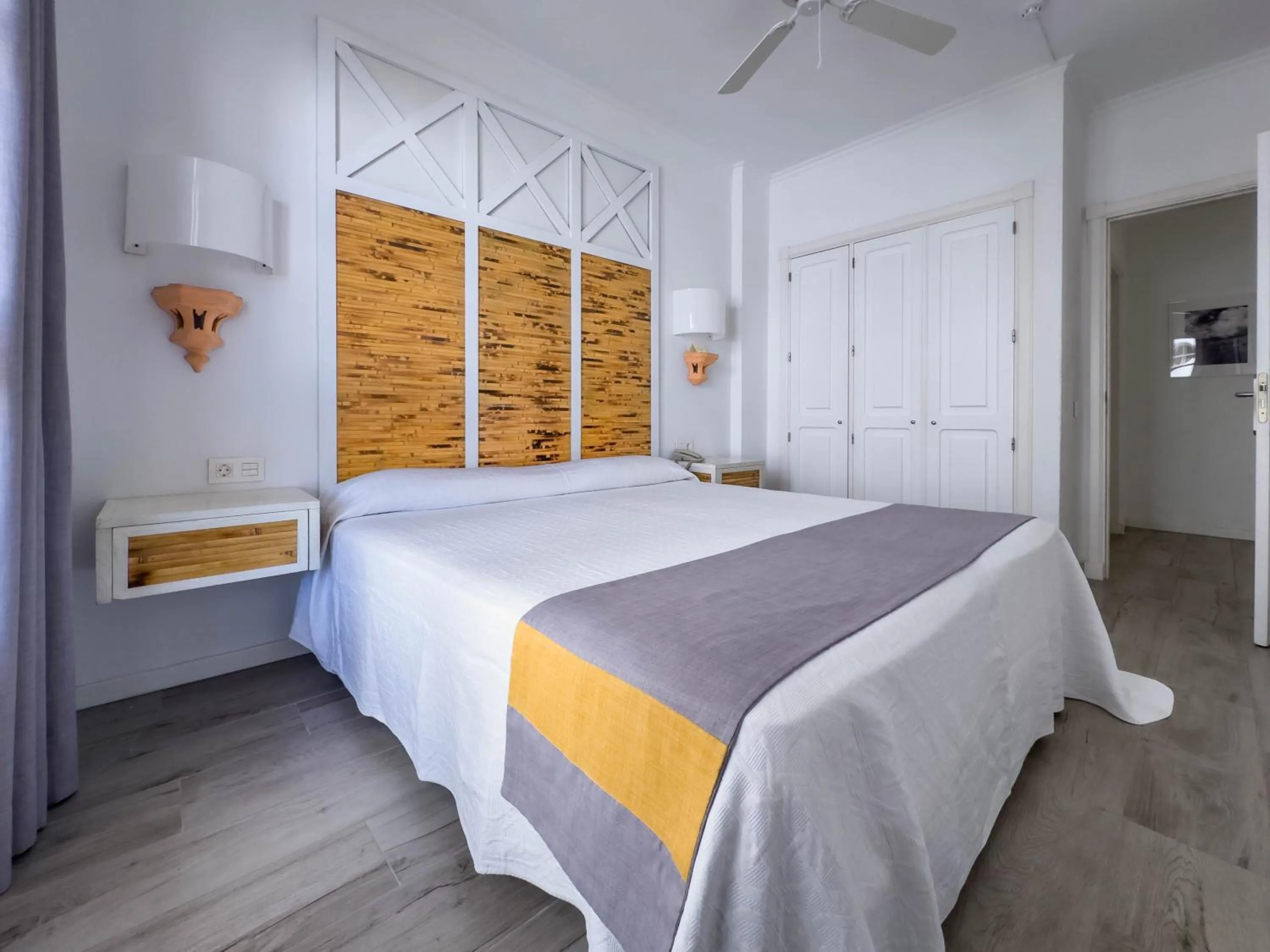 Bedroom, Bed in Apartamentos Parque del Sol