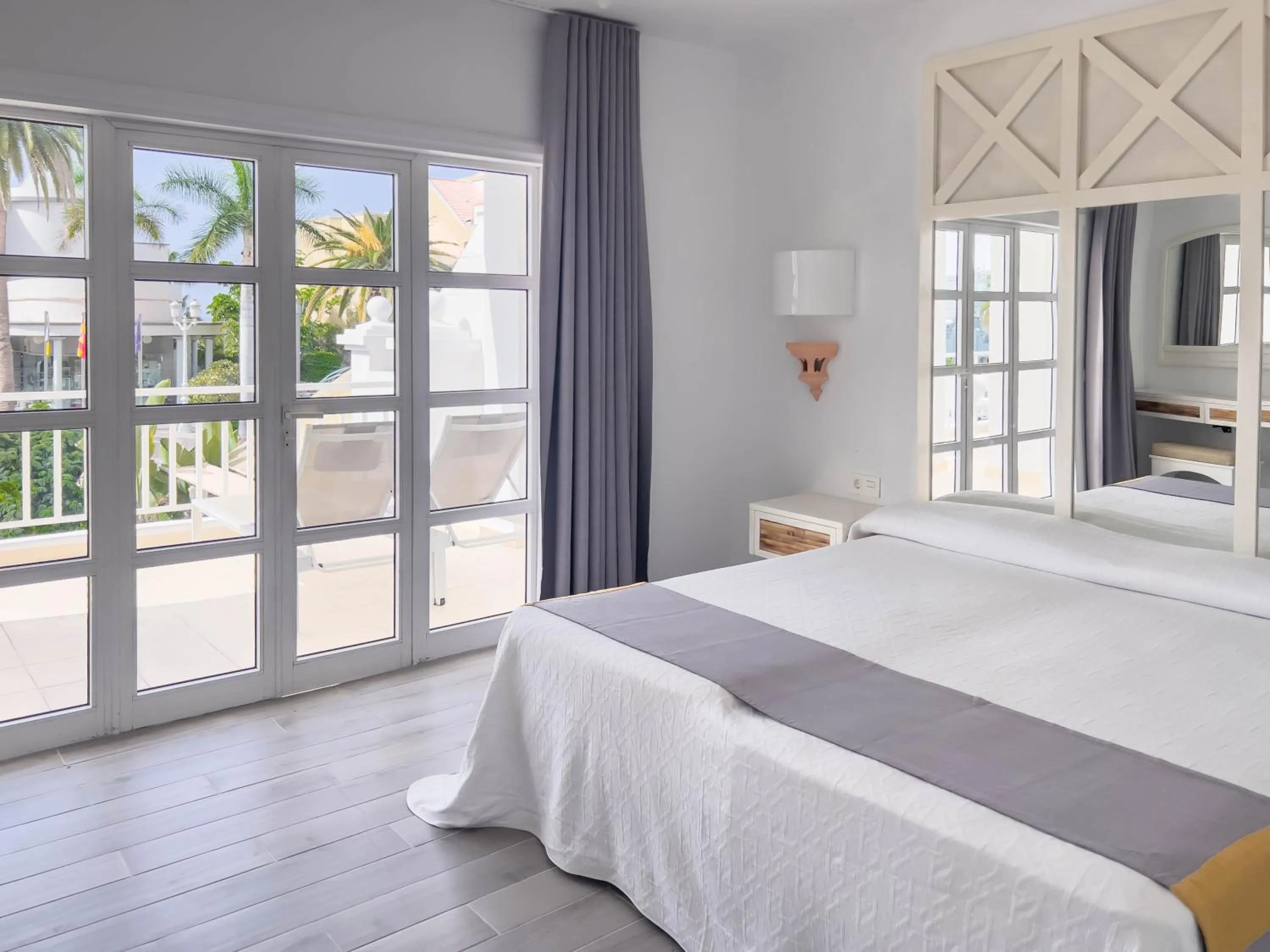 Bedroom, Bed in Apartamentos Parque del Sol