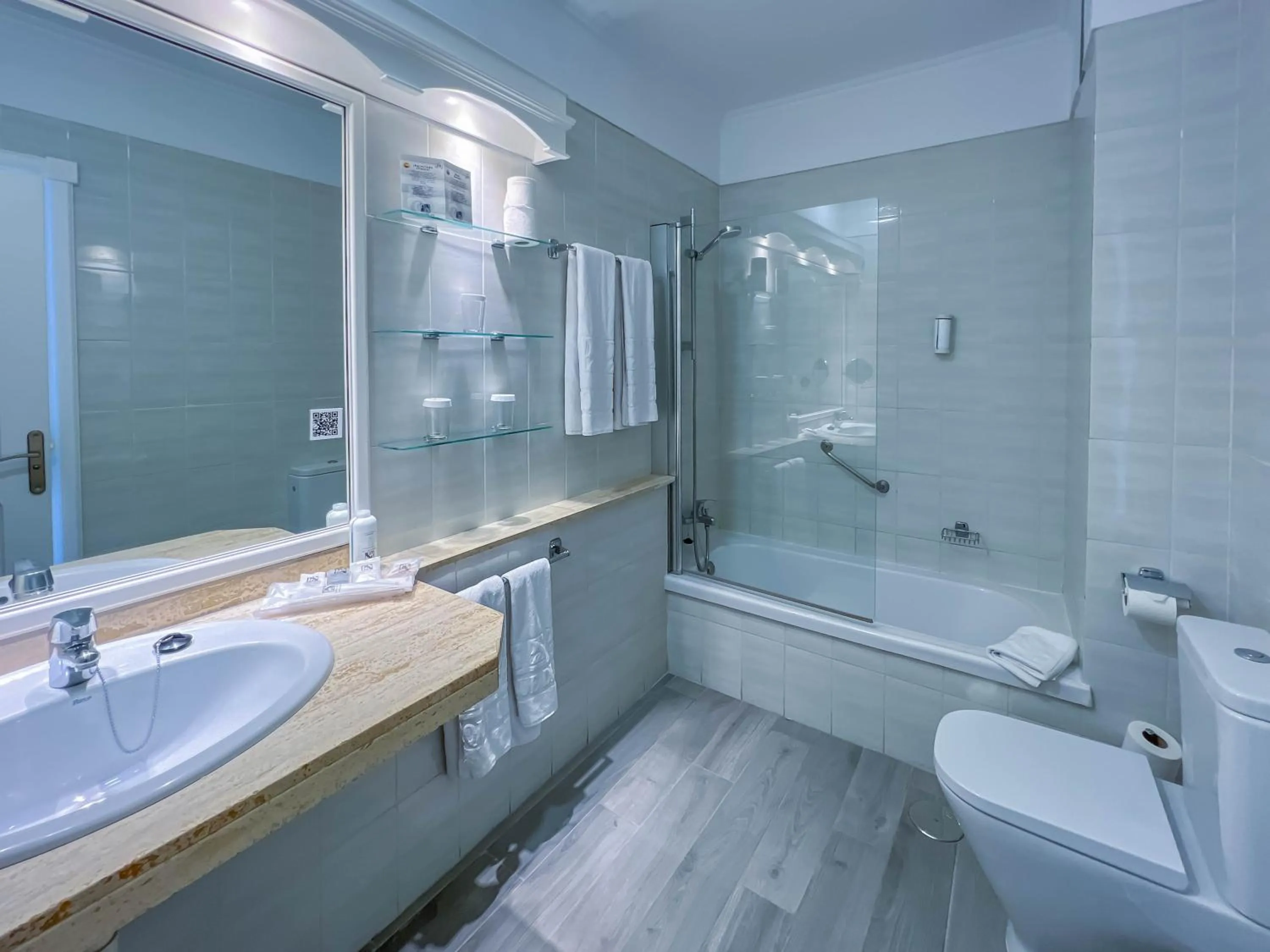 Bathroom in Apartamentos Parque del Sol