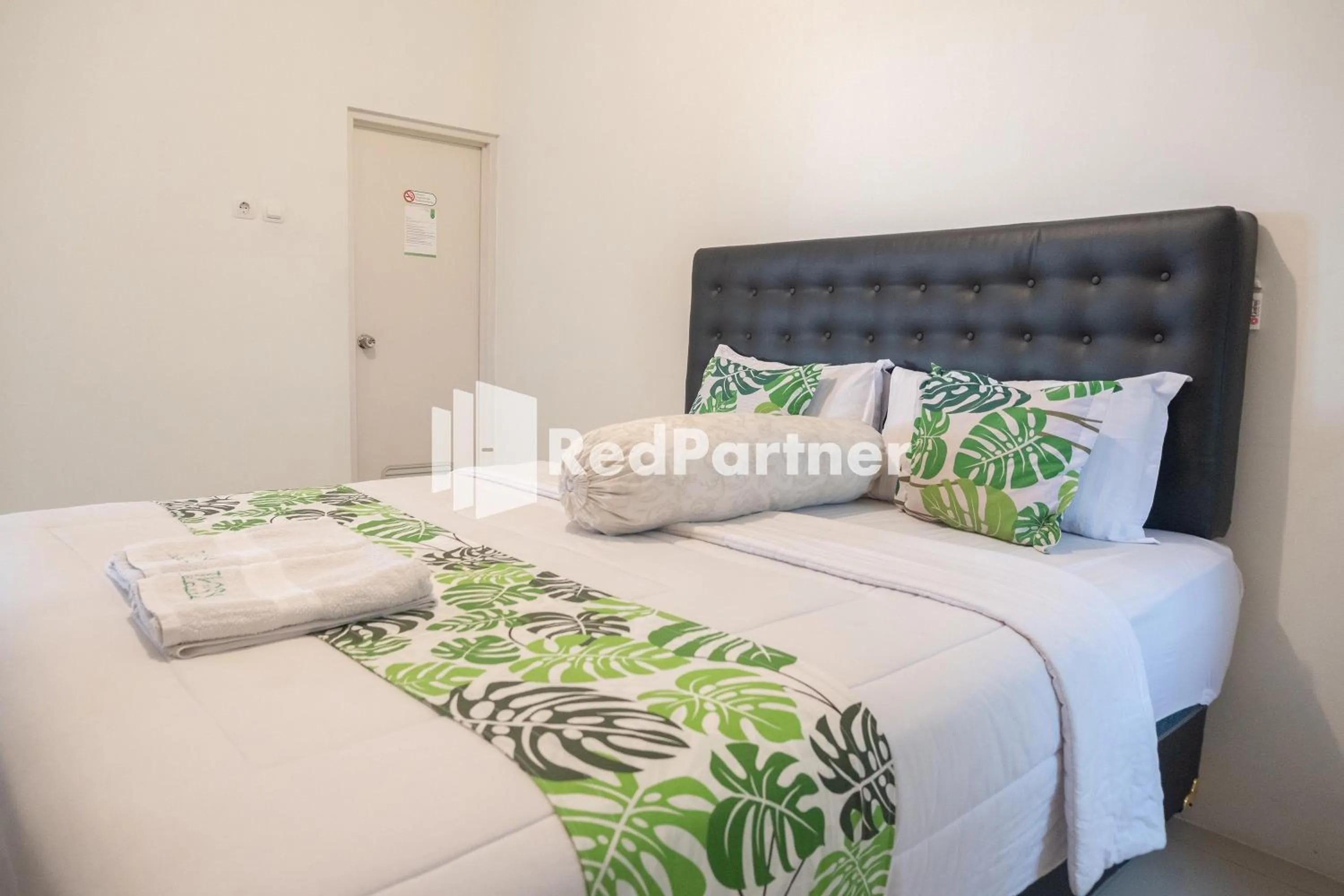 Bedroom in Twin House near UII Yogyakarta Mitra RedDoorz