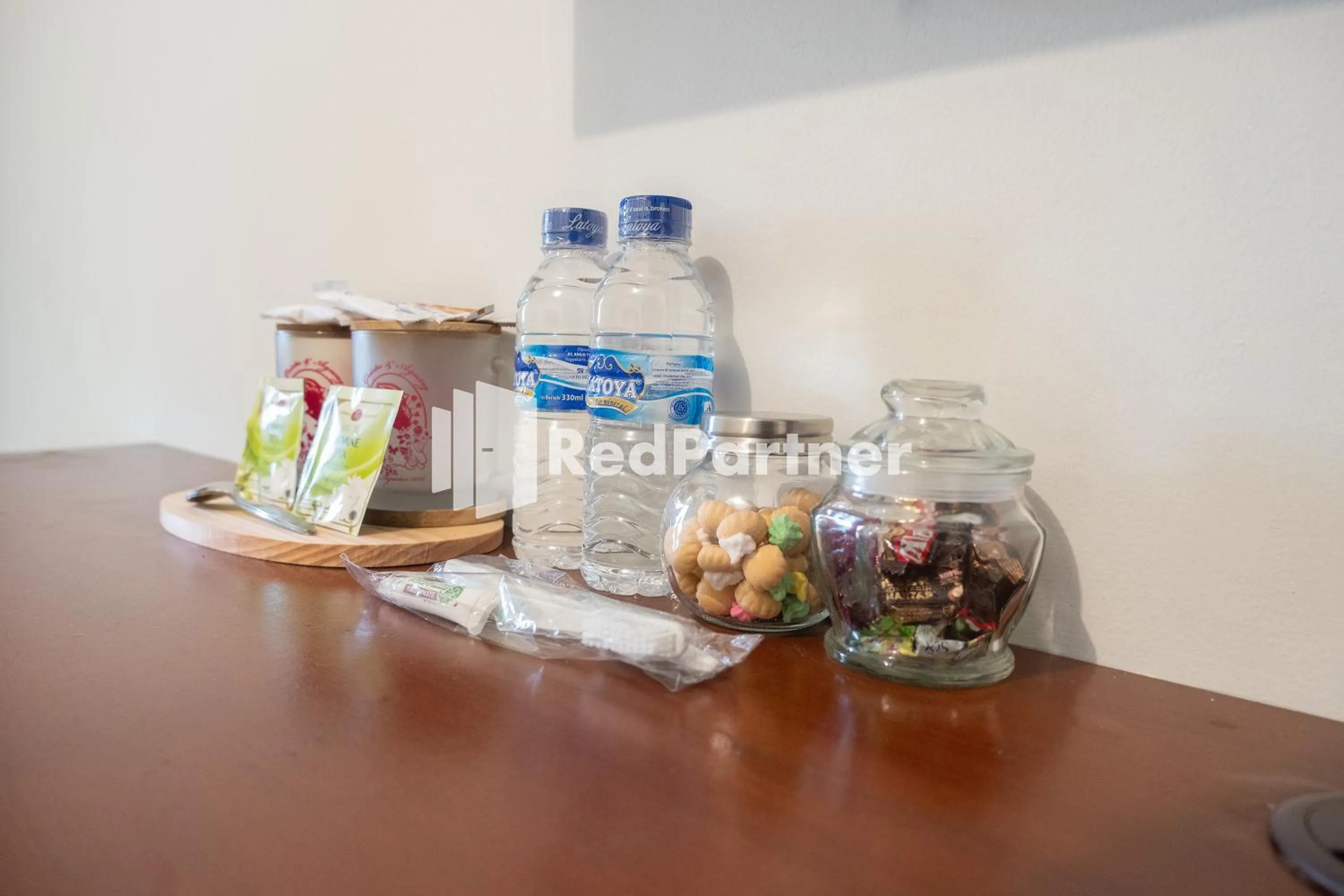 Food and drinks in Twin House near UII Yogyakarta Mitra RedDoorz