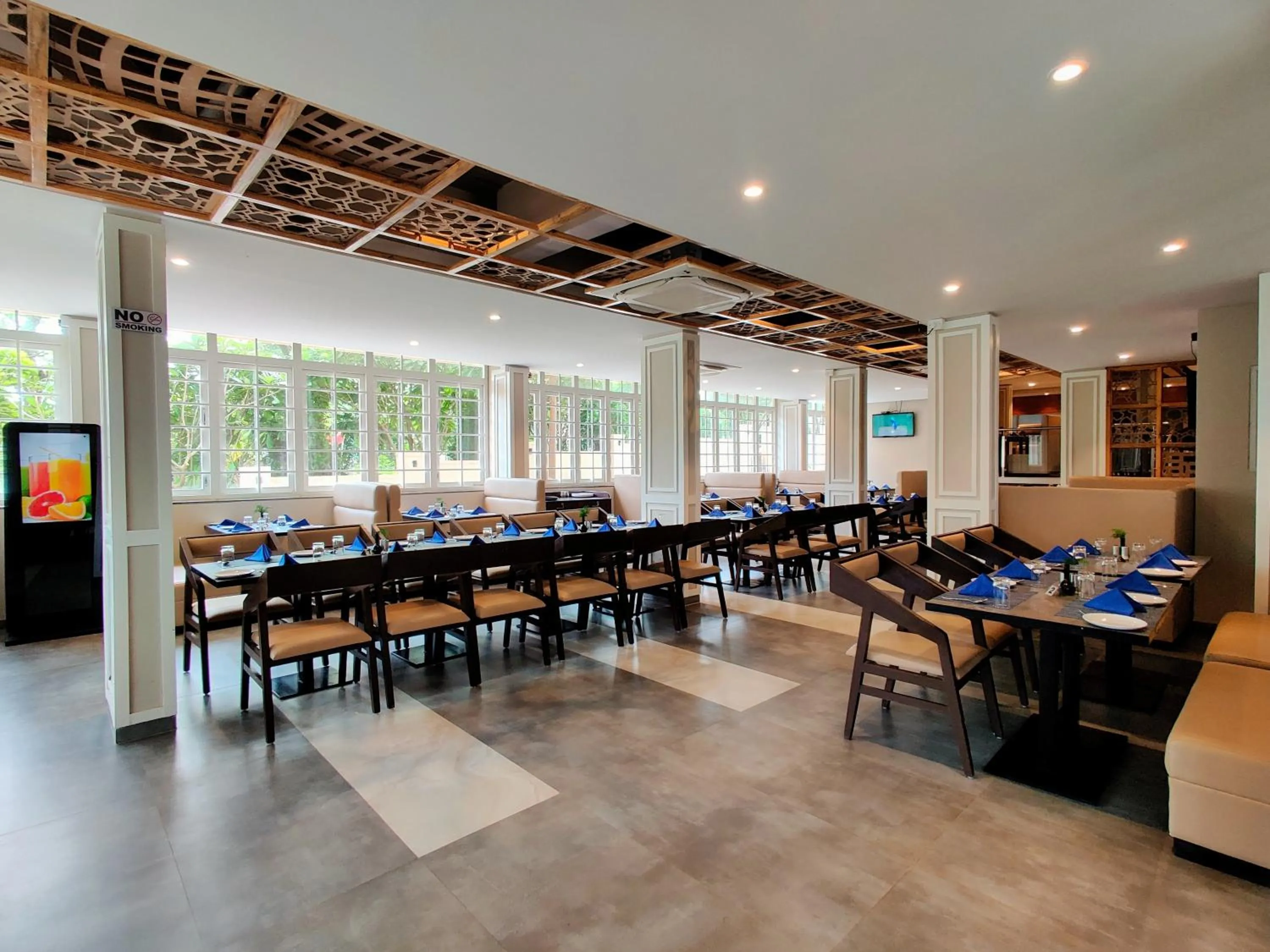 Restaurant/places to eat in Pushpam Sanskruti Resort Karjat