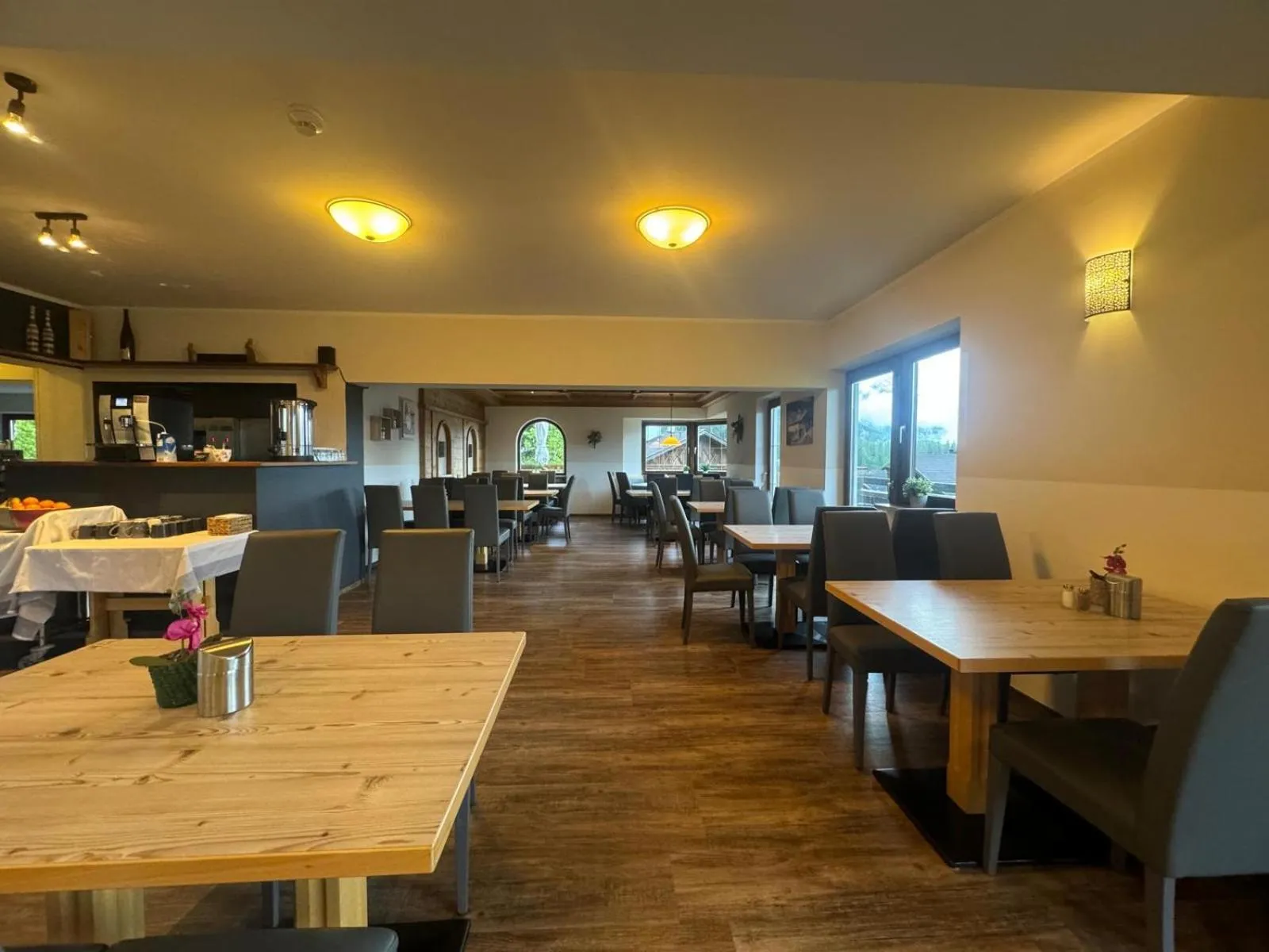 Restaurant/places to eat in Sonnenburg Hotel