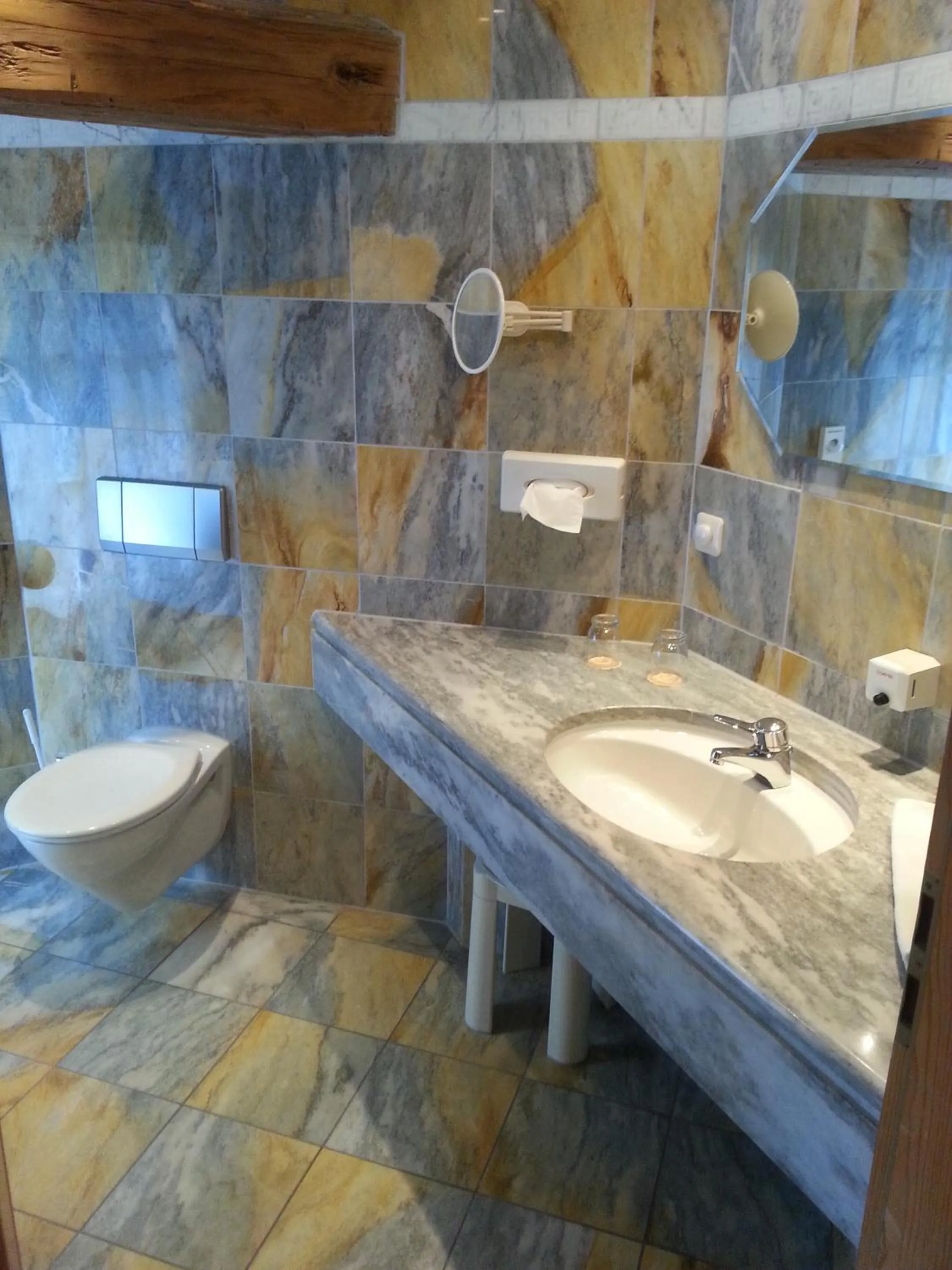 Bathroom in Hotel zum Bräu