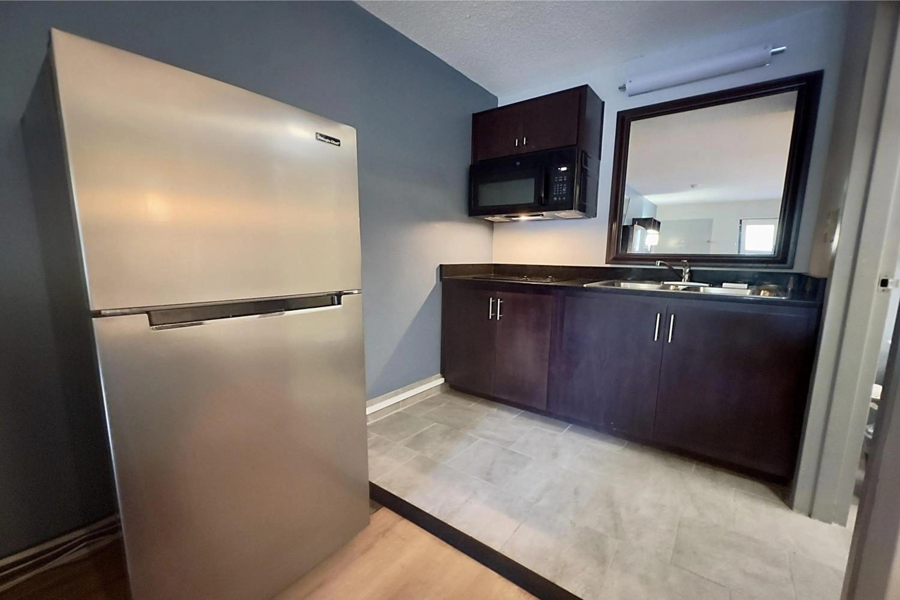 Kitchen or kitchenette in HomeTowne Studios by Red Roof Augusta