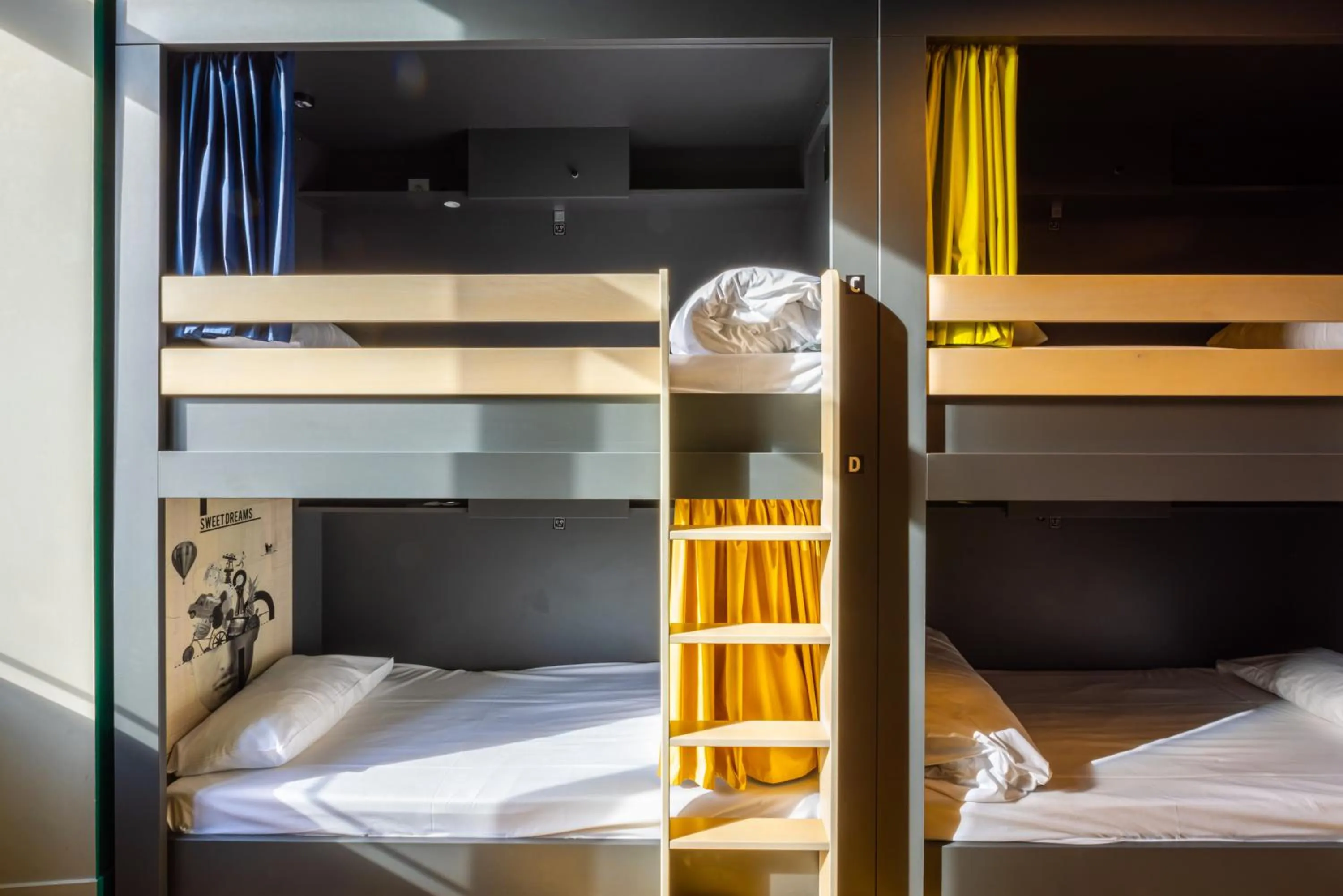 Bedroom, Bed in The People - Strasbourg