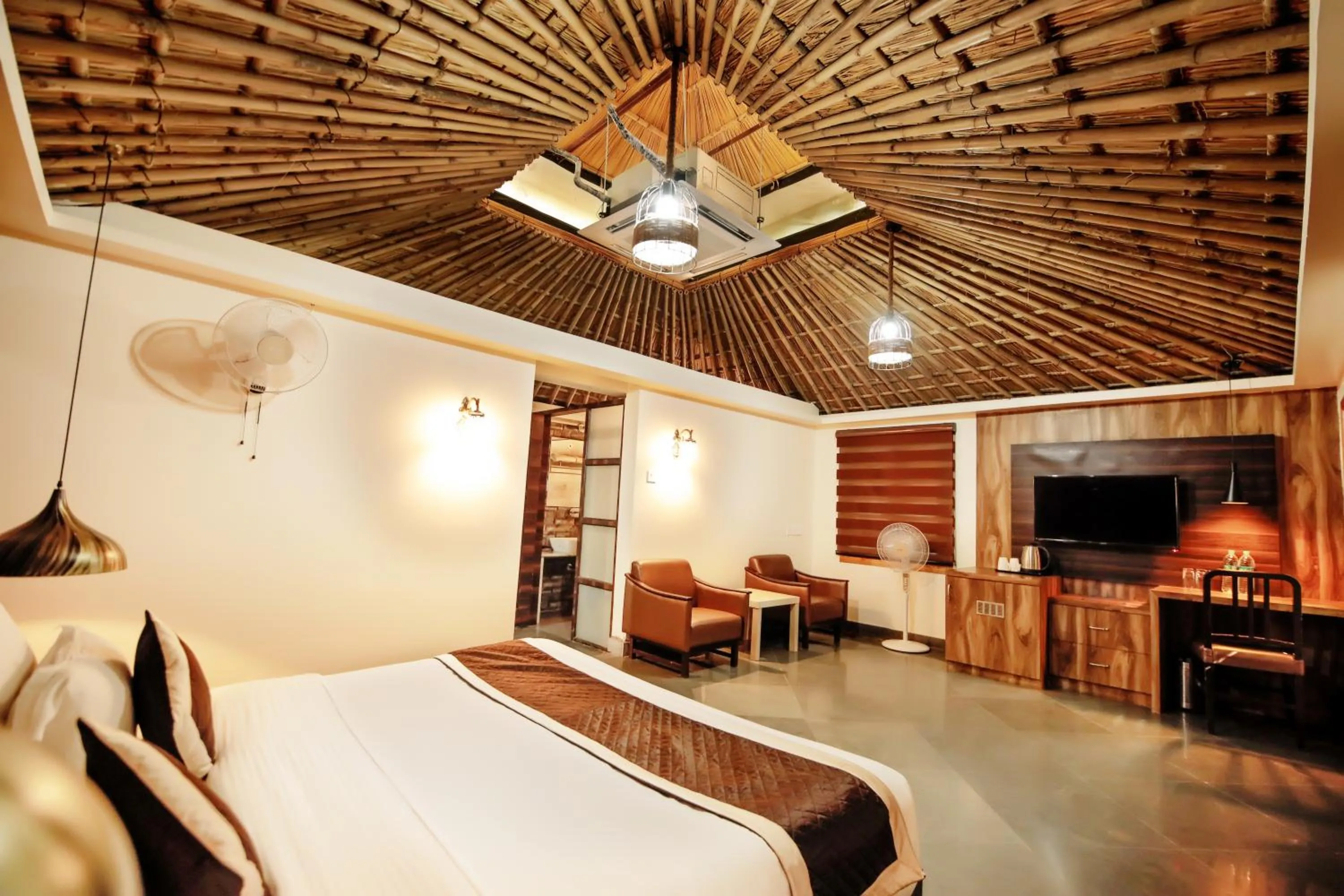Communal lounge/ TV room, Bed in Nature Village Resort