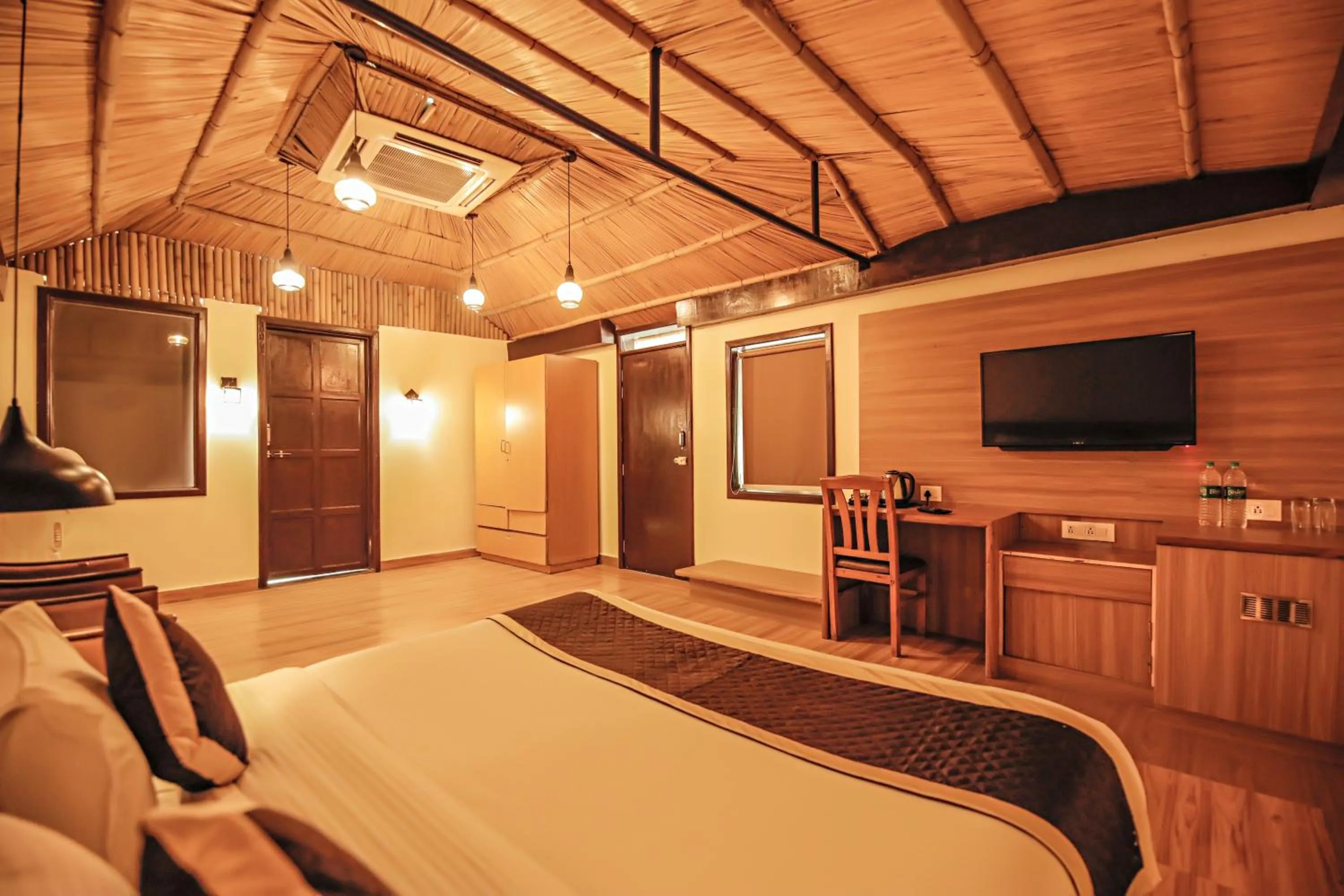 Communal lounge/ TV room, Bed in Nature Village Resort