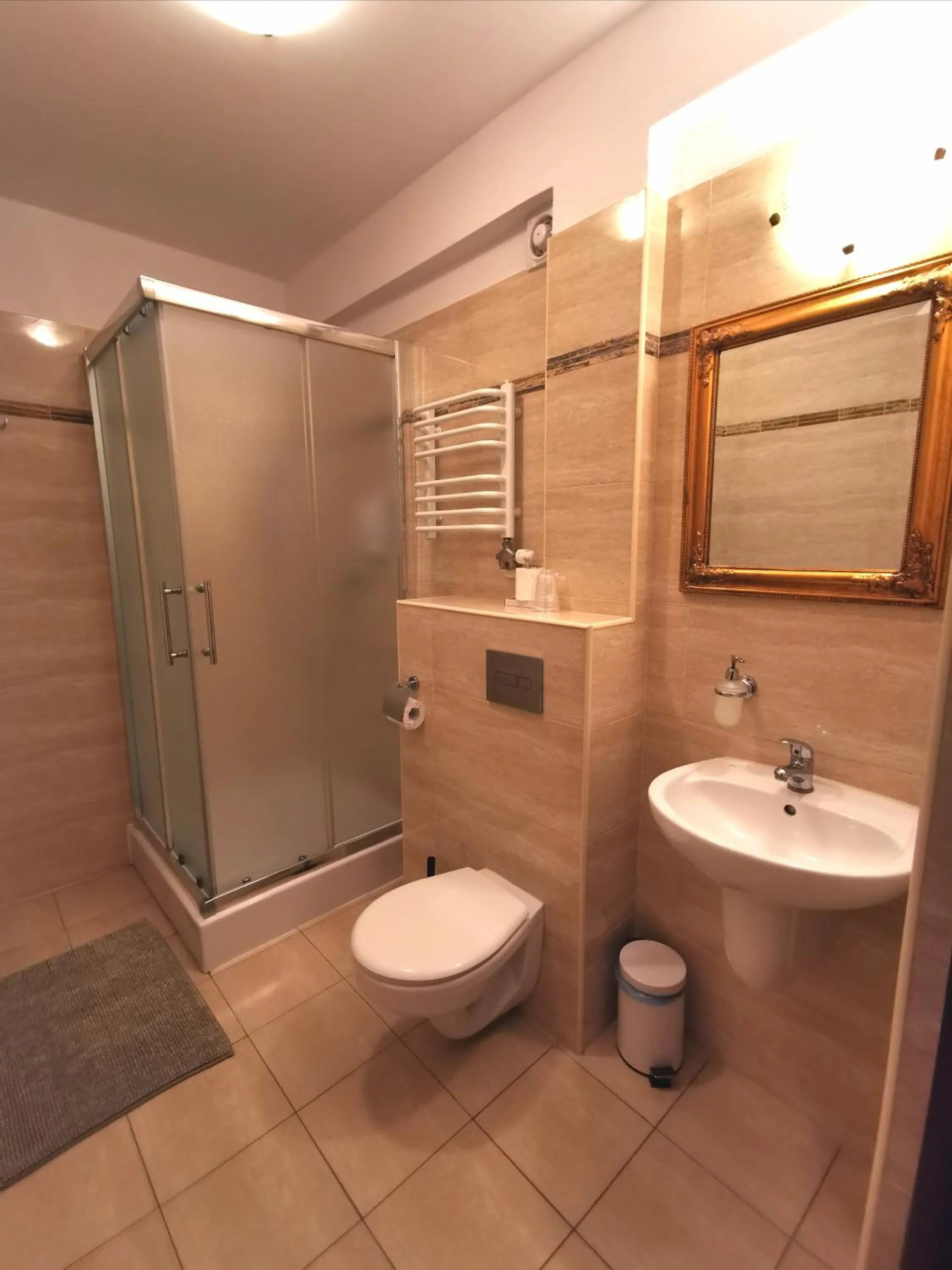 Bathroom in Dworek Złoty Róg Hotel i Restauracja