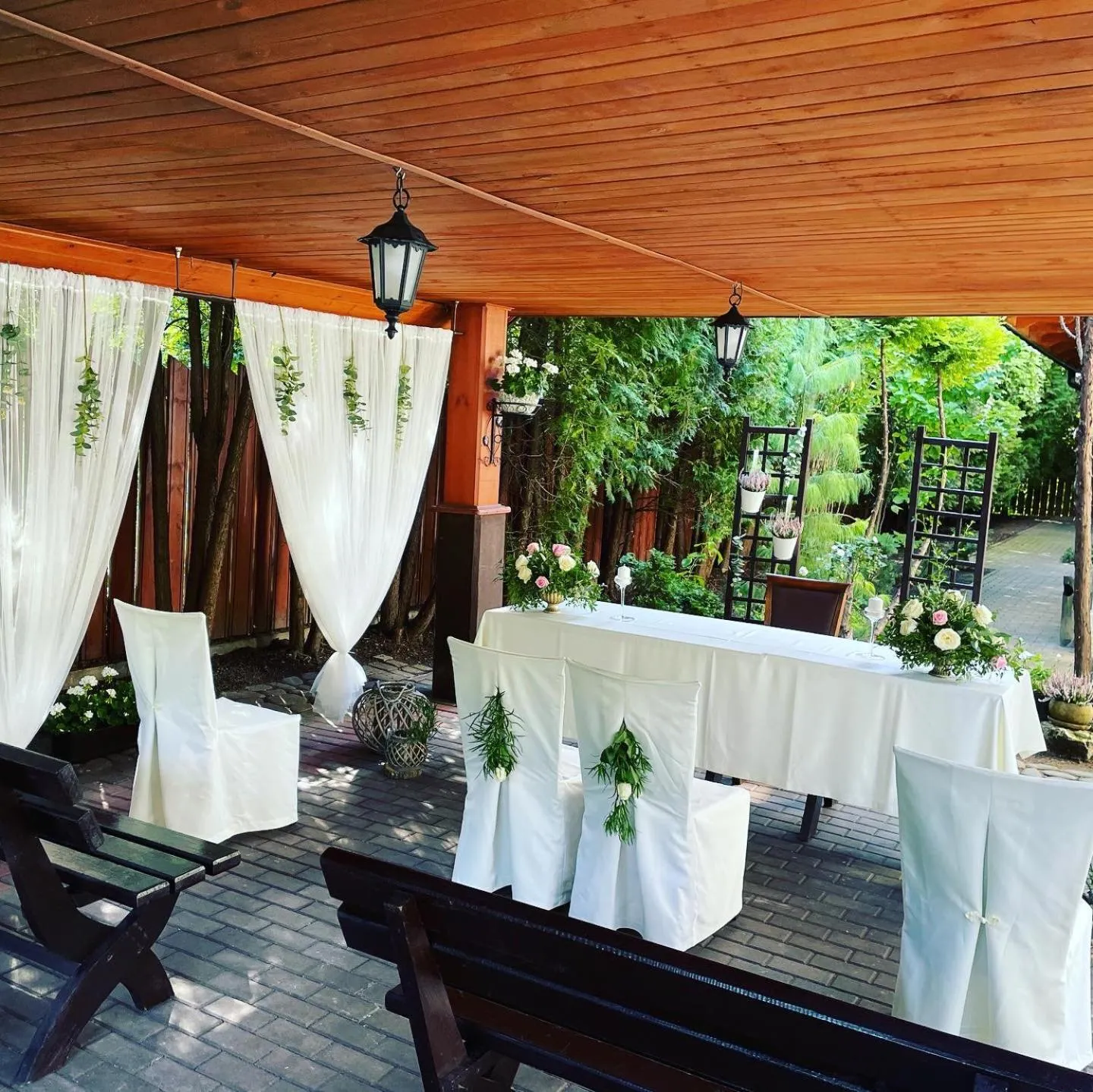 Restaurant/places to eat in Dworek Złoty Róg Hotel i Restauracja