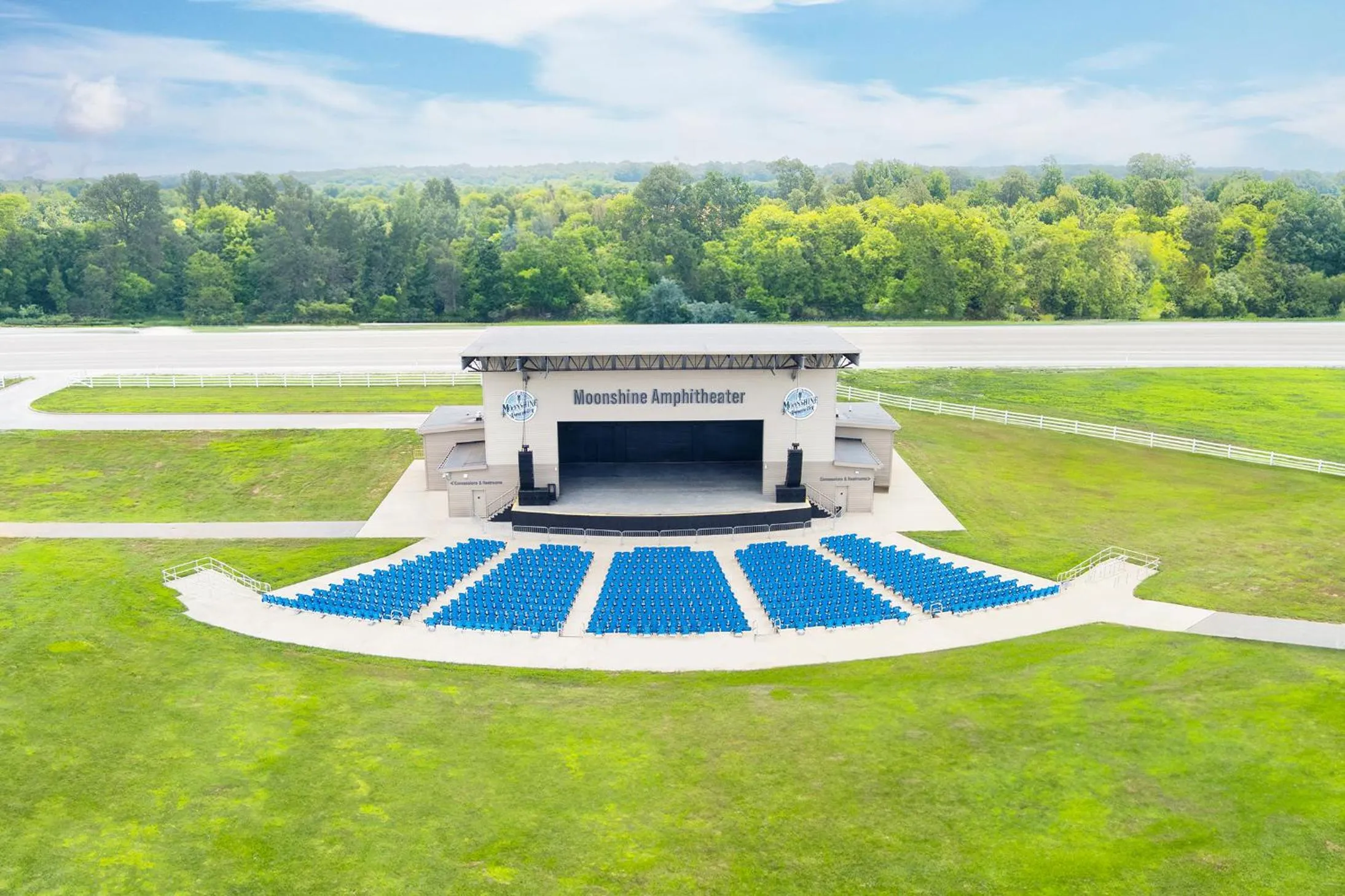 Entertainment in Oak Grove Racing Gaming & Hotel